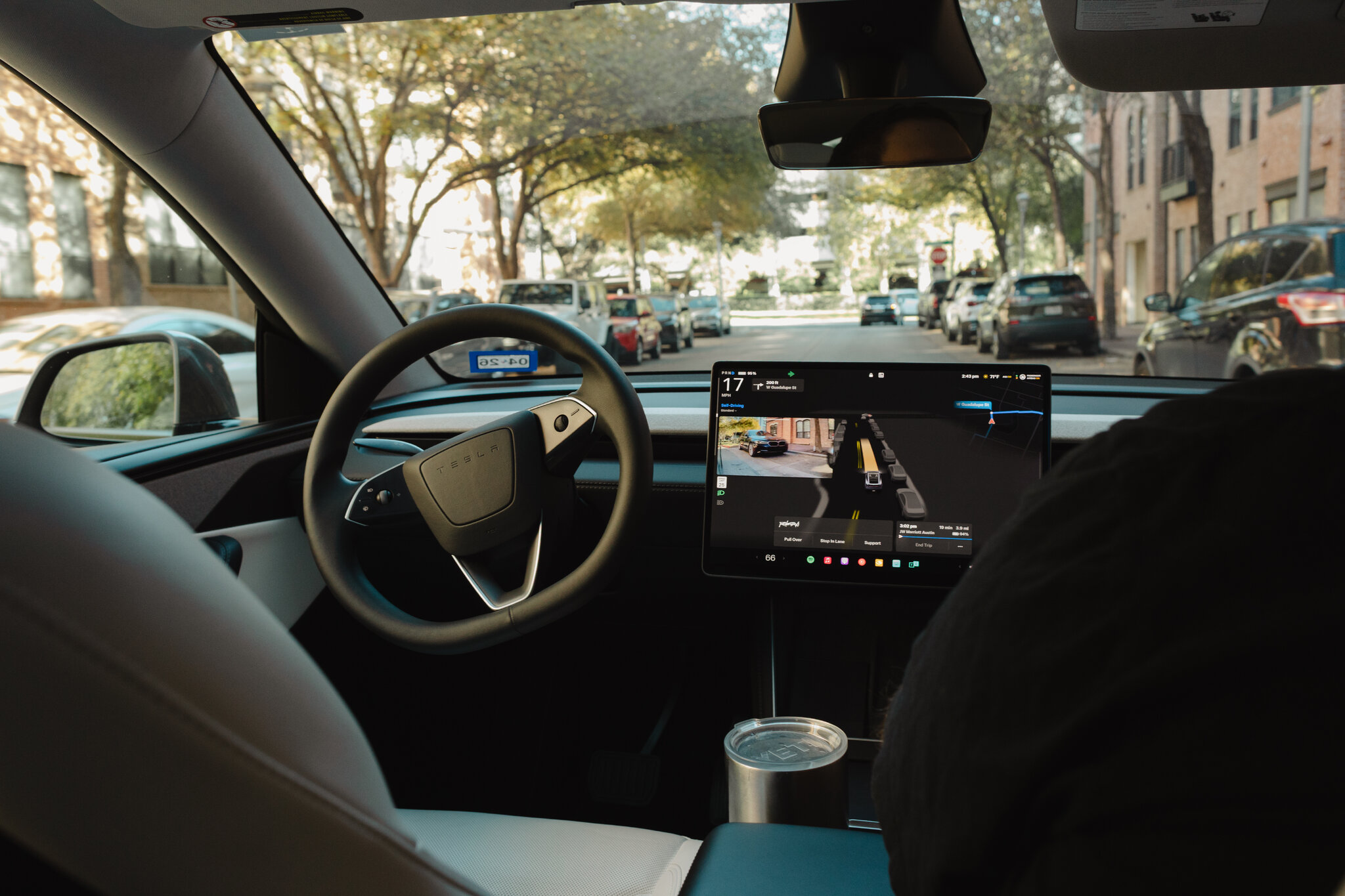 Tesla Profit Rises but Remains Below Earlier Highs