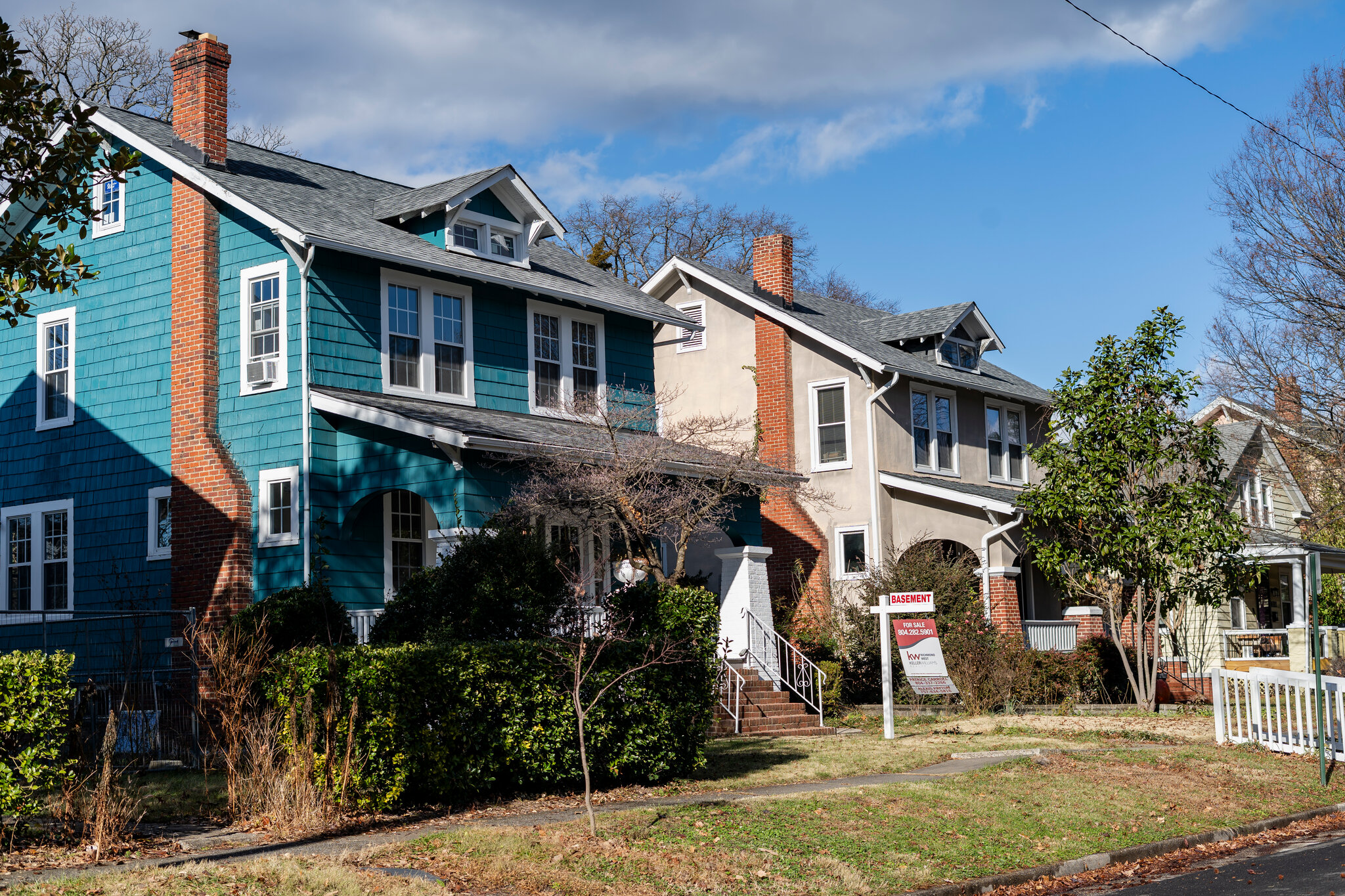 U.S. Mortgage Rates Fall Below 6% for First Time in Years