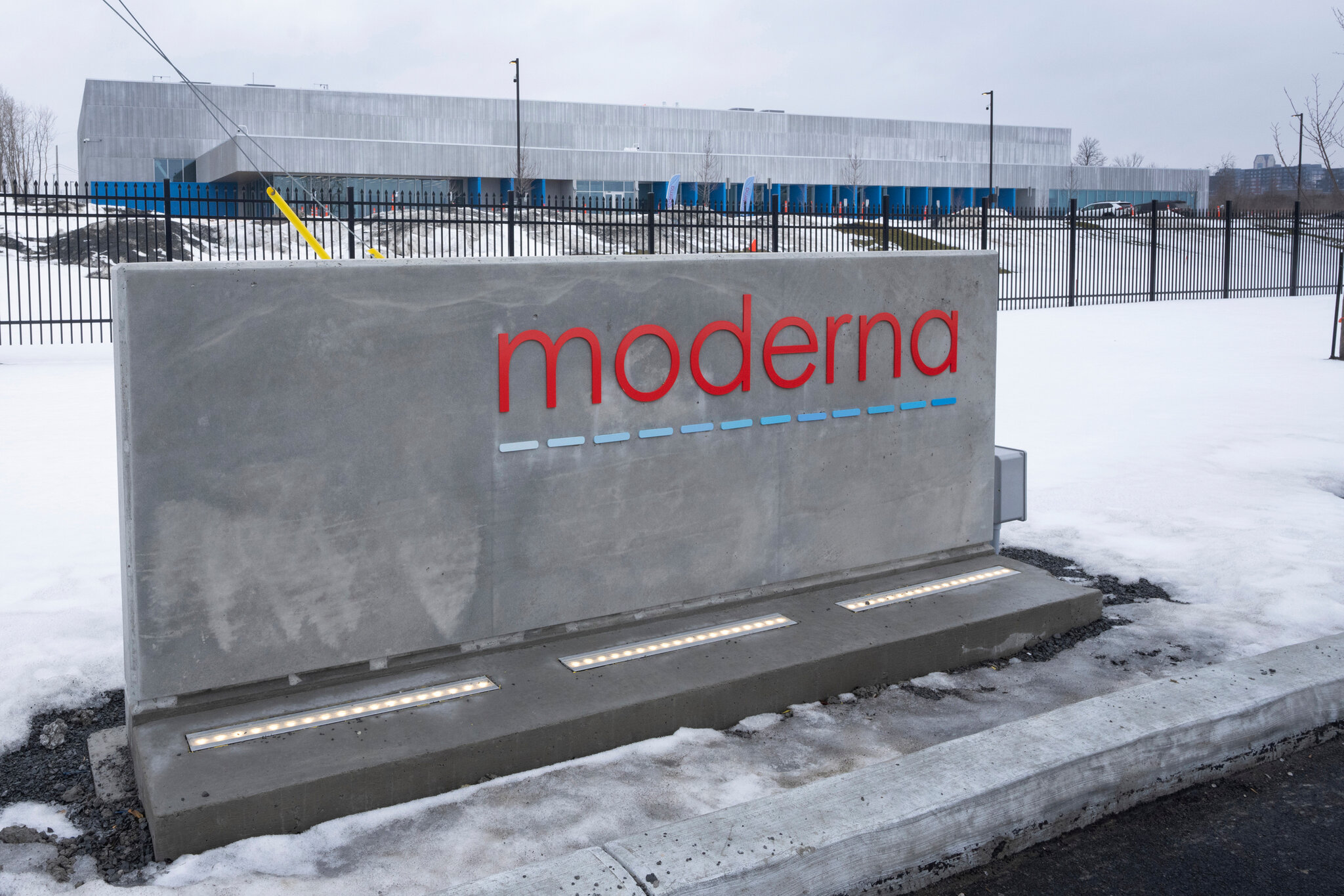 F.D.A. Reverses Decision and Agrees to Review Moderna’s Flu Vaccine