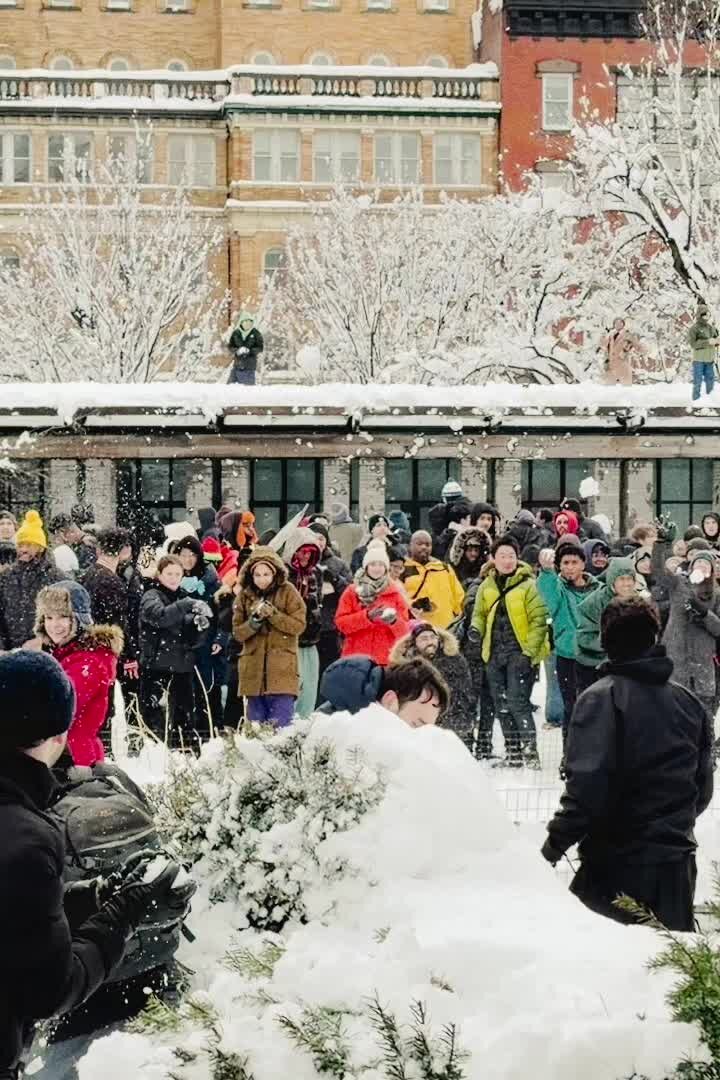 Huge Snowball Fight in New York Escalates After Police Arrive