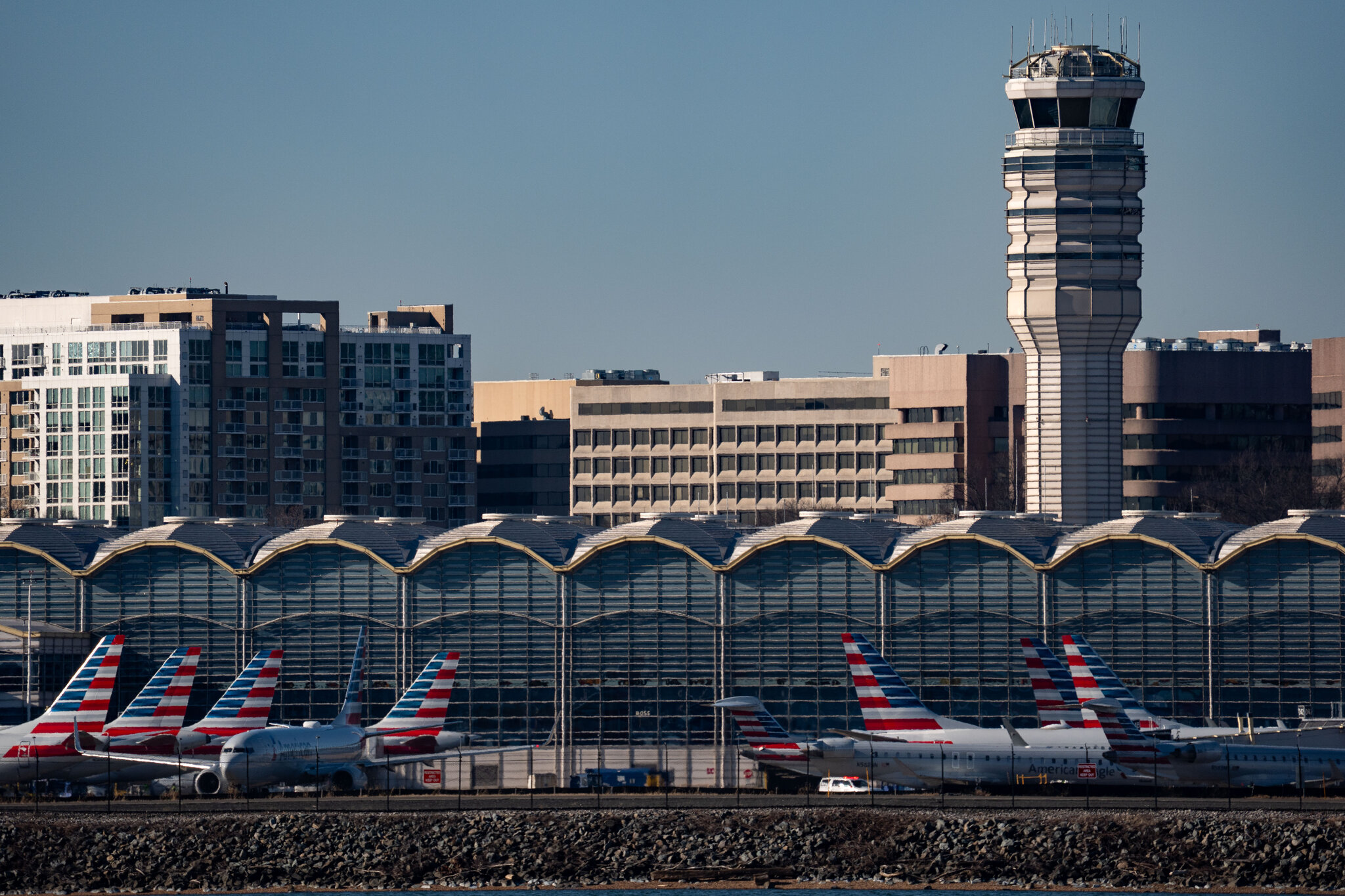 To Fill Air Traffic Controller Shortage, F.A.A. Turns to Gamers