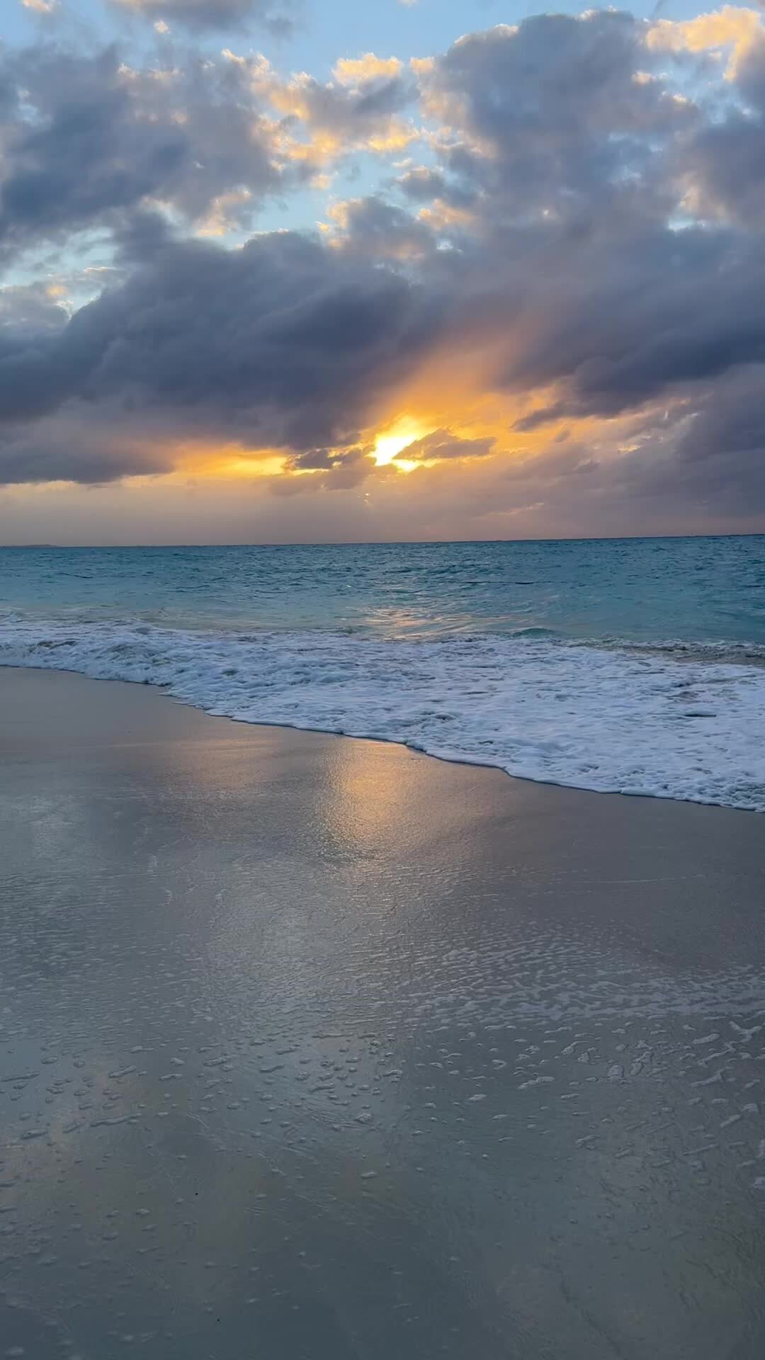 In Turks and Caicos, Golden Silence at a Platinum Price