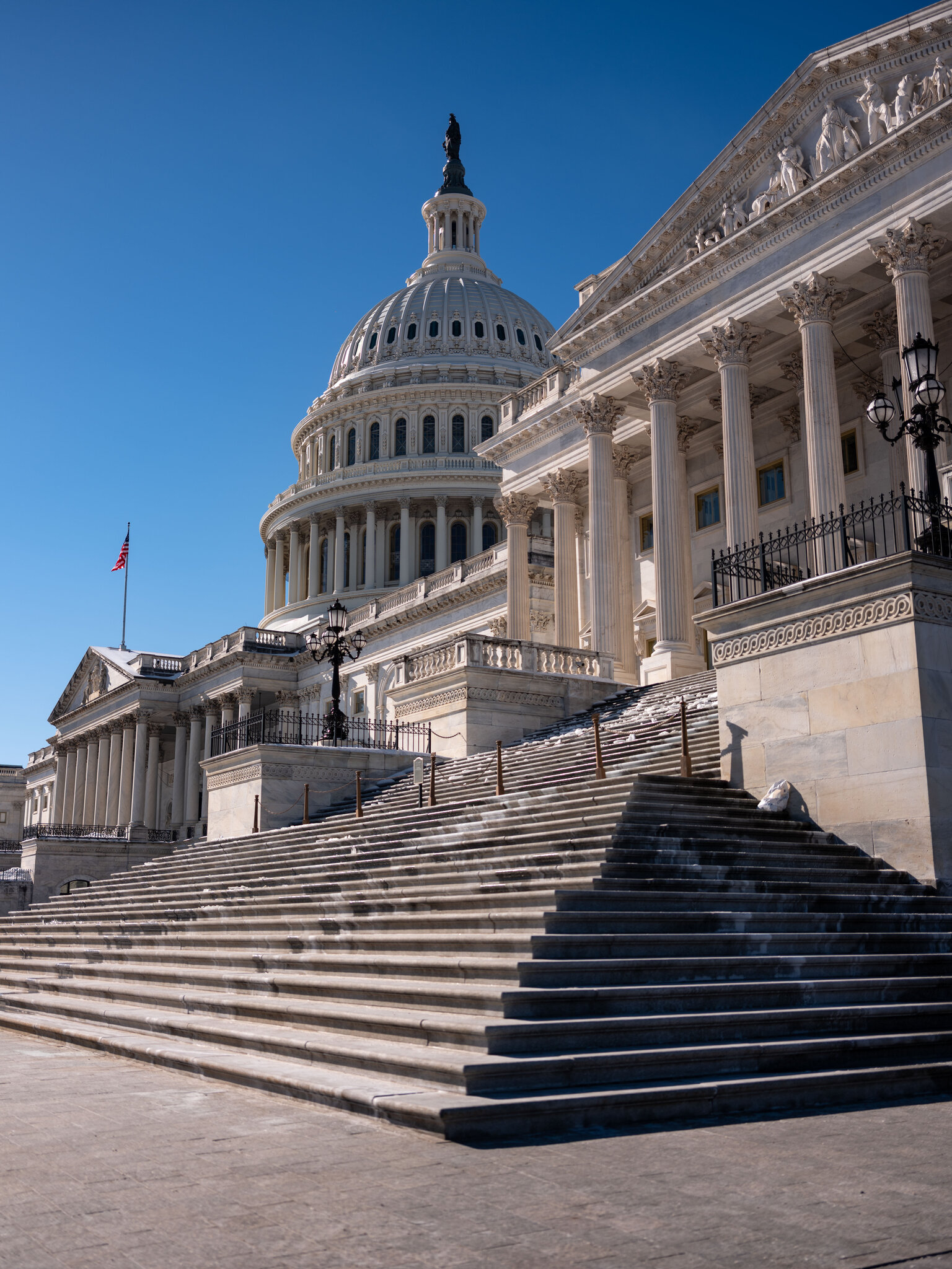 Democrats Question Trump’s Urgency to Attack Iran