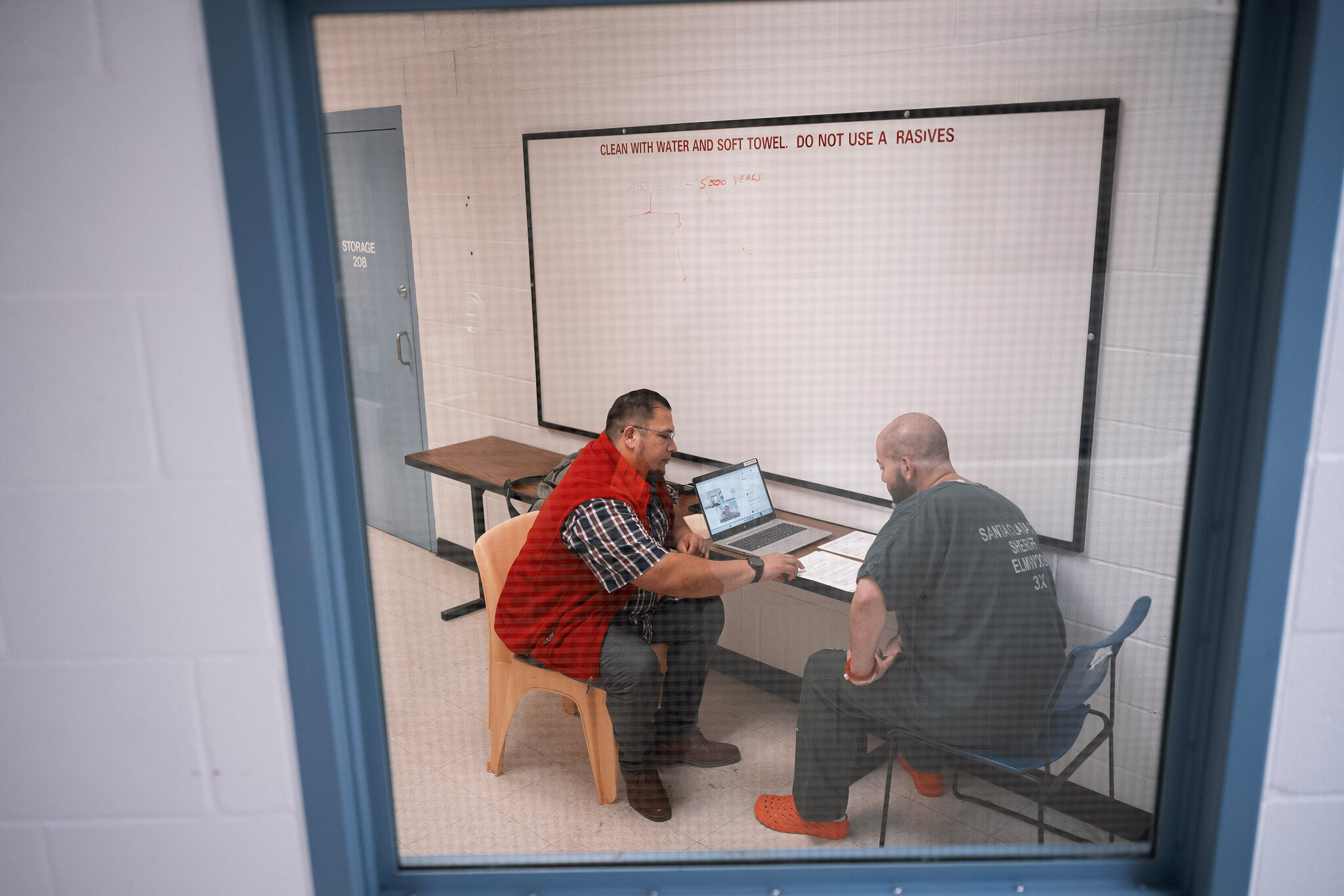 A New Lifeline Helps Inmates Transition to Life Out of Prison