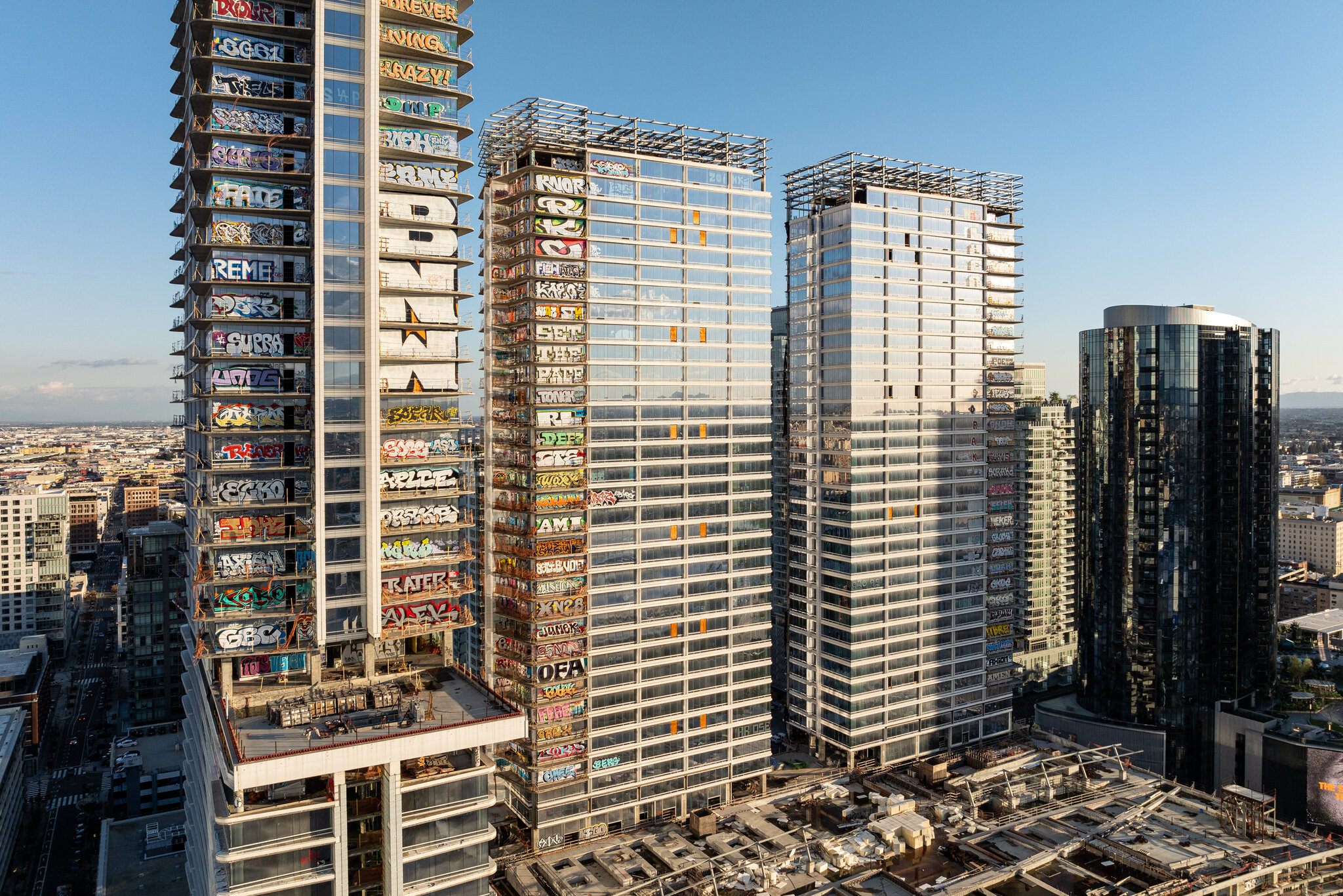 Graffiti-Covered Los Angeles Skyscrapers Find a Buyer