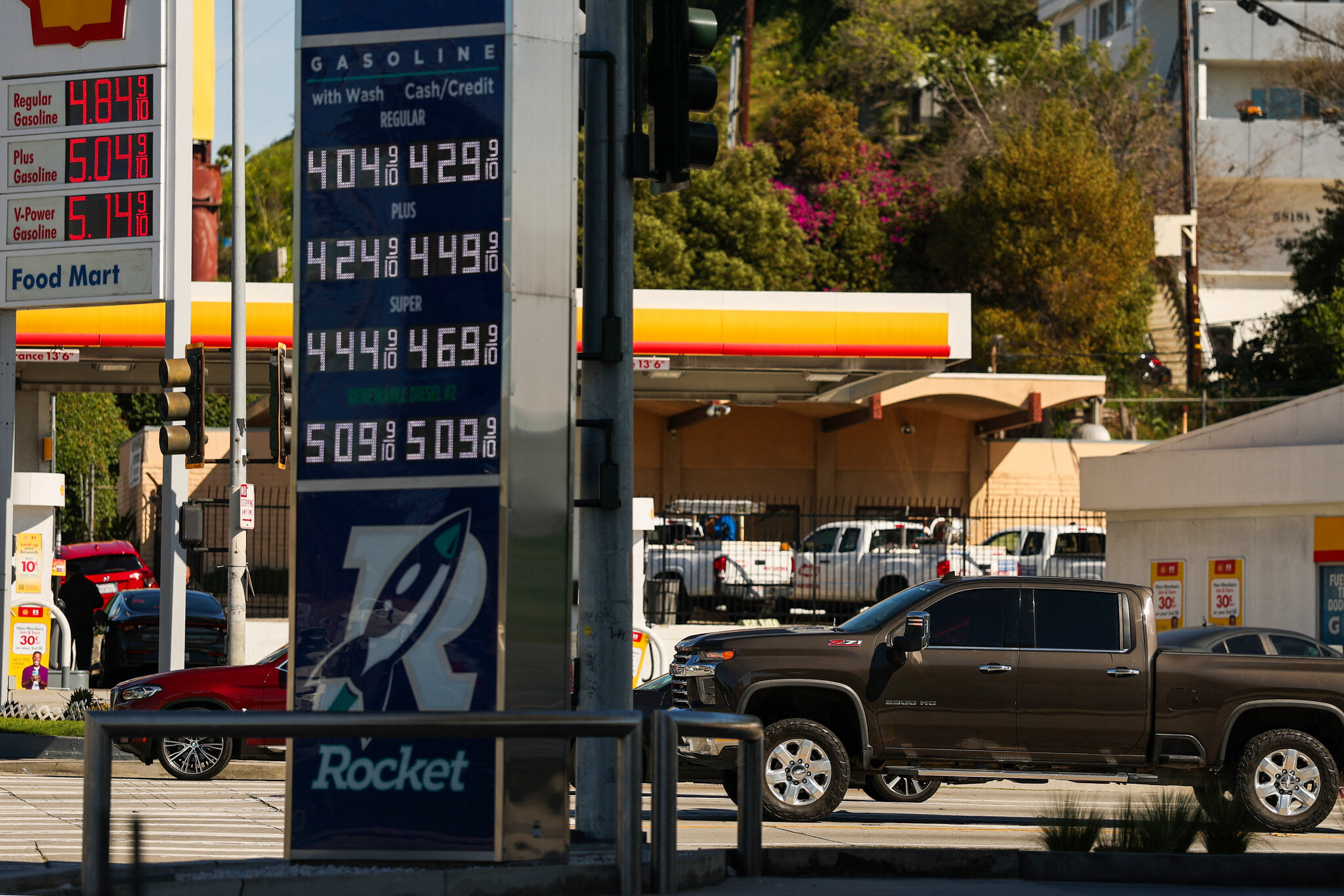 U.S. Gas Prices, Up 11% in a Week, Pile Pressure on Trump