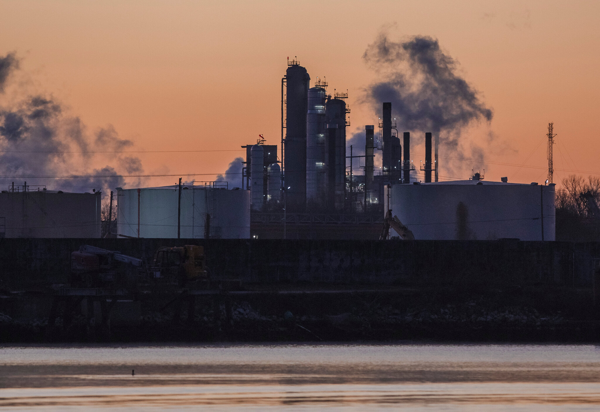 Economic Warning Signs Pile Up for Republicans Ahead of Midterms