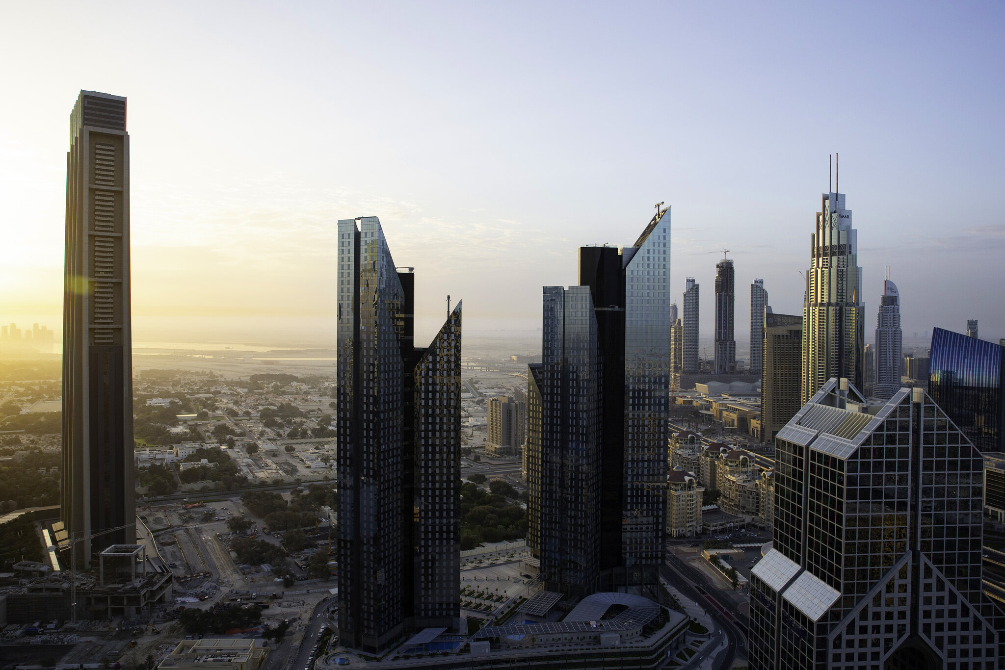 Banks in Gulf Evacuate Their Offices