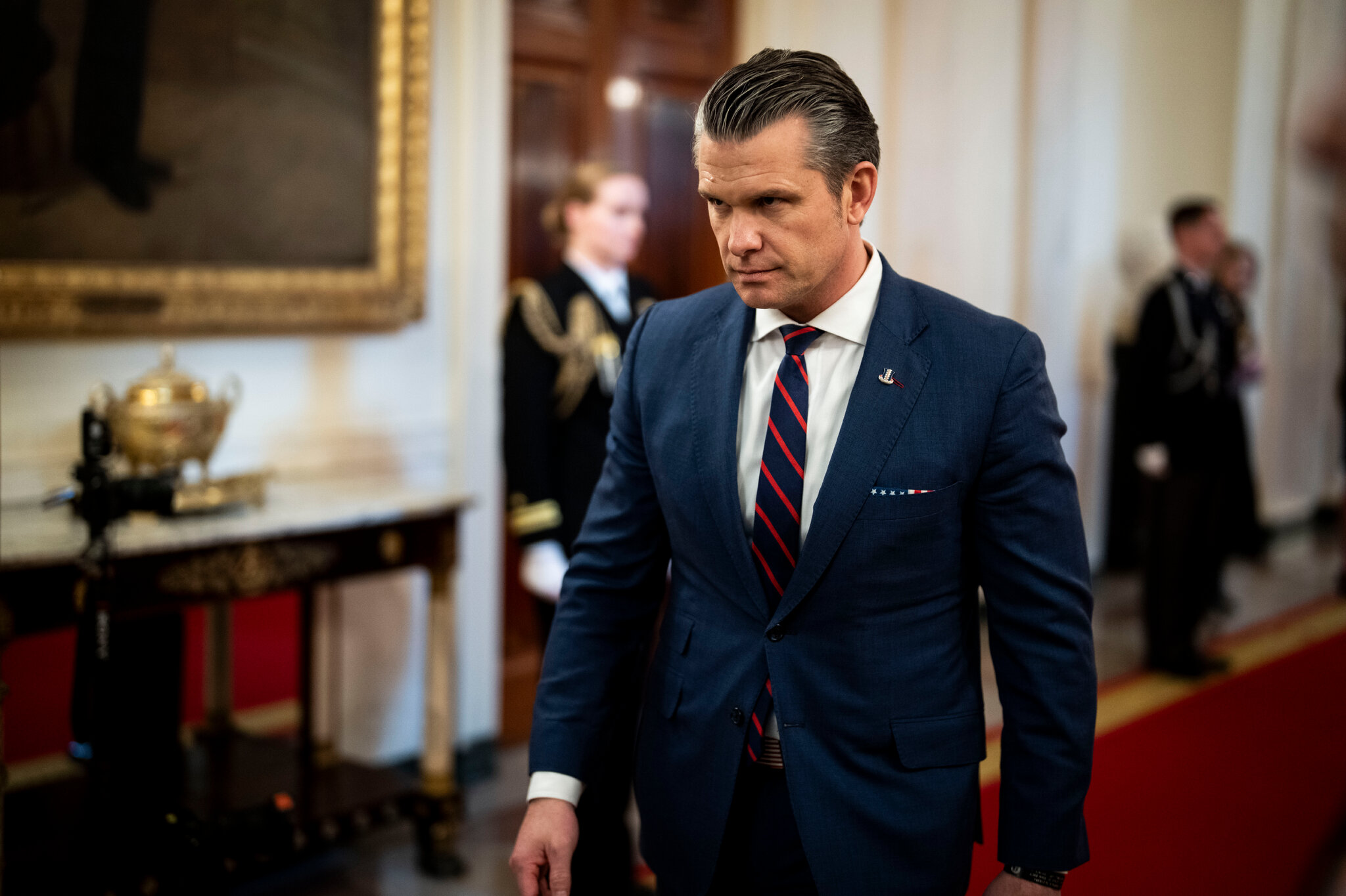 Pentagon Bars Photographers From Briefings on Iran War