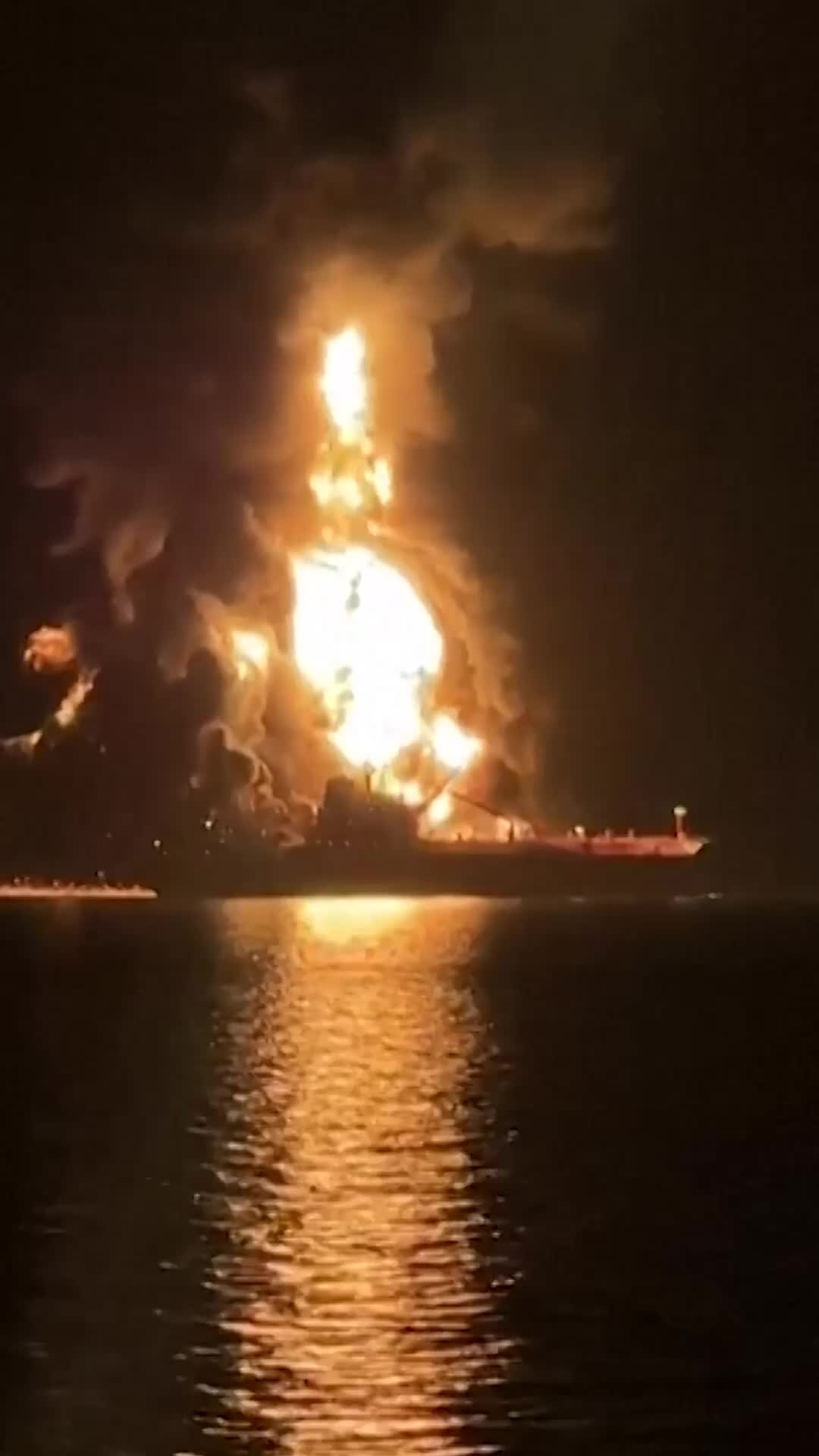 Deadly Attack on Oil Tankers Prompts Iraq to Close Oil Terminals