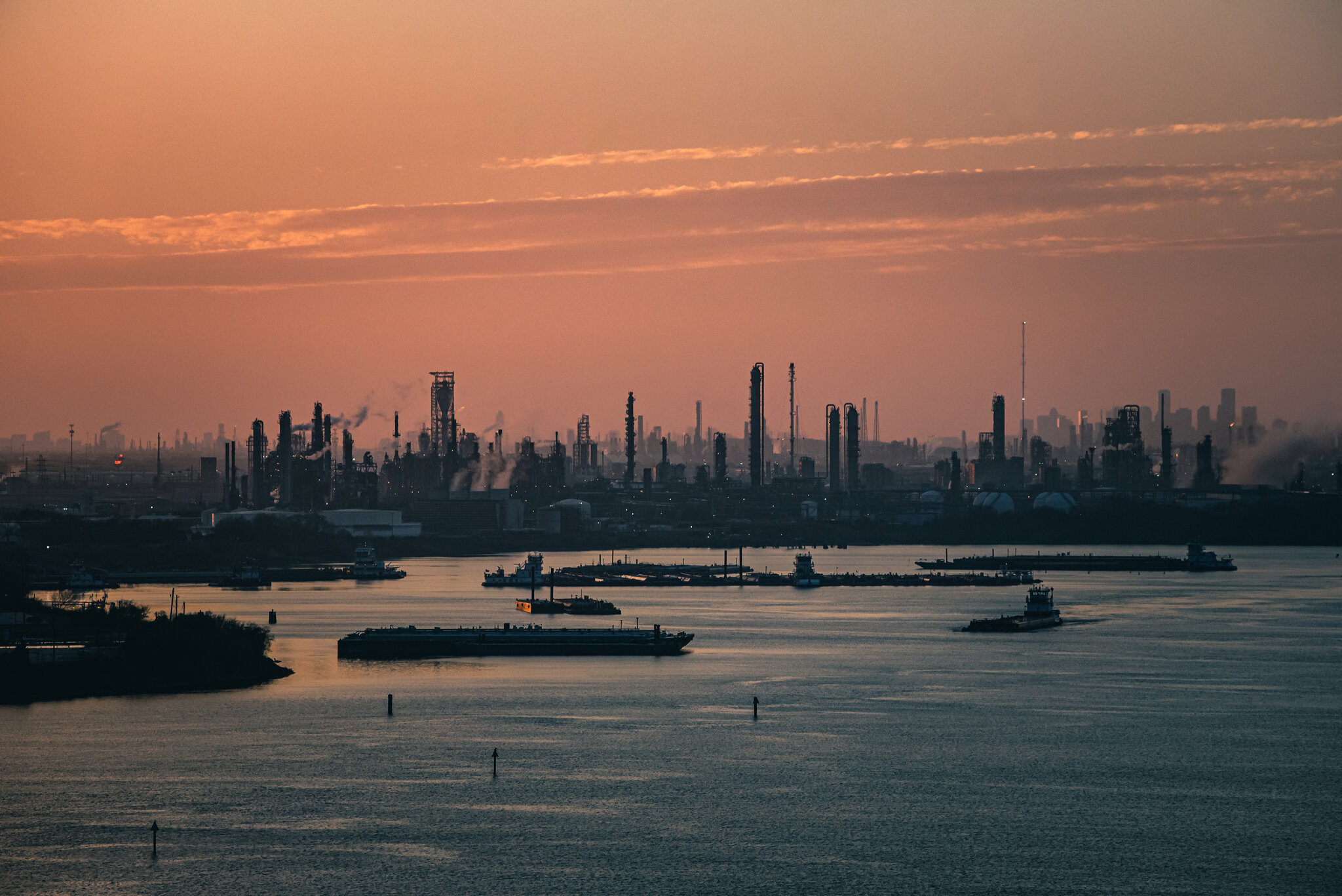 U.S. Suspends Oil Shipping Rules to Ease Gas Price Pressures