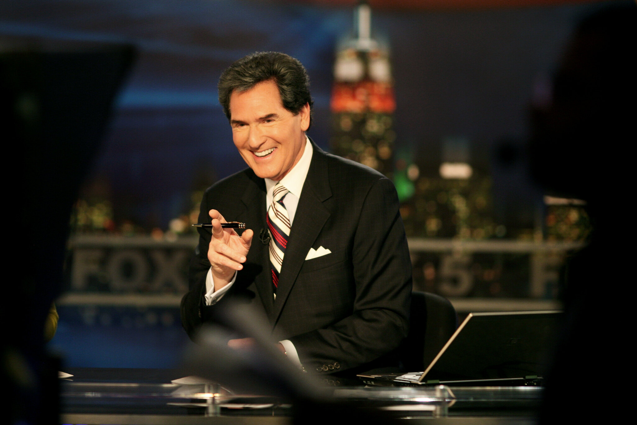 Ernie Anastos, New York’s Everyman Newscaster, Dies at 82