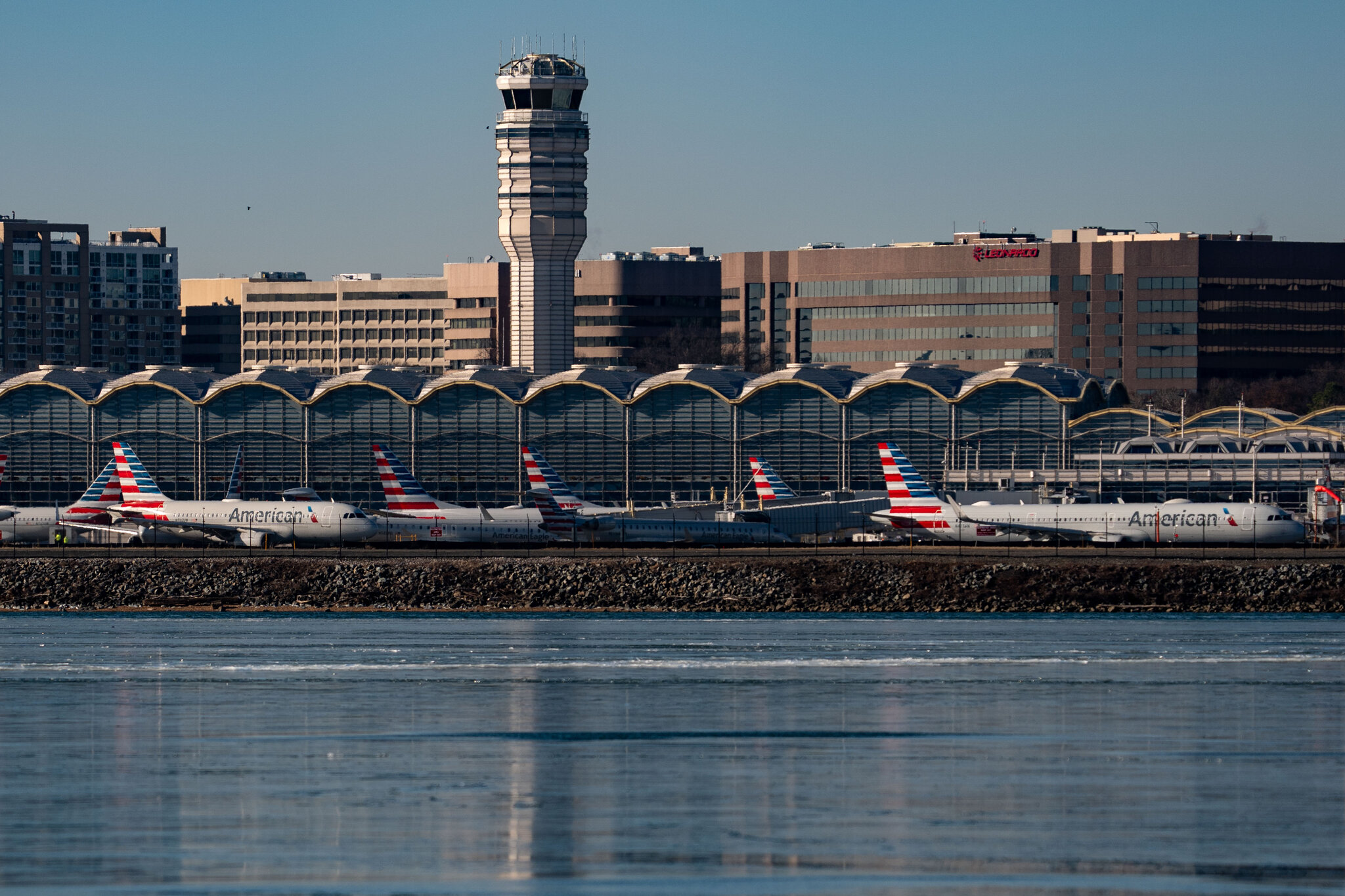 Chemical Smell at Control Center Delays Traffic at Washington and Baltimore Airports