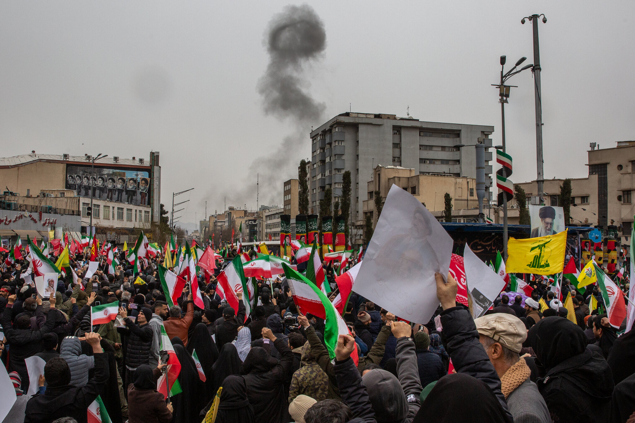 U.S. Vows to Block Iran’s Attempt to Shut Down Key Global Shipping Route