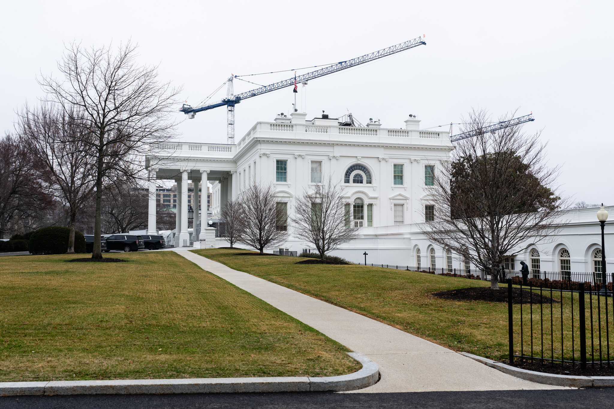 Trump Proposes New White House Visitor Screening Center