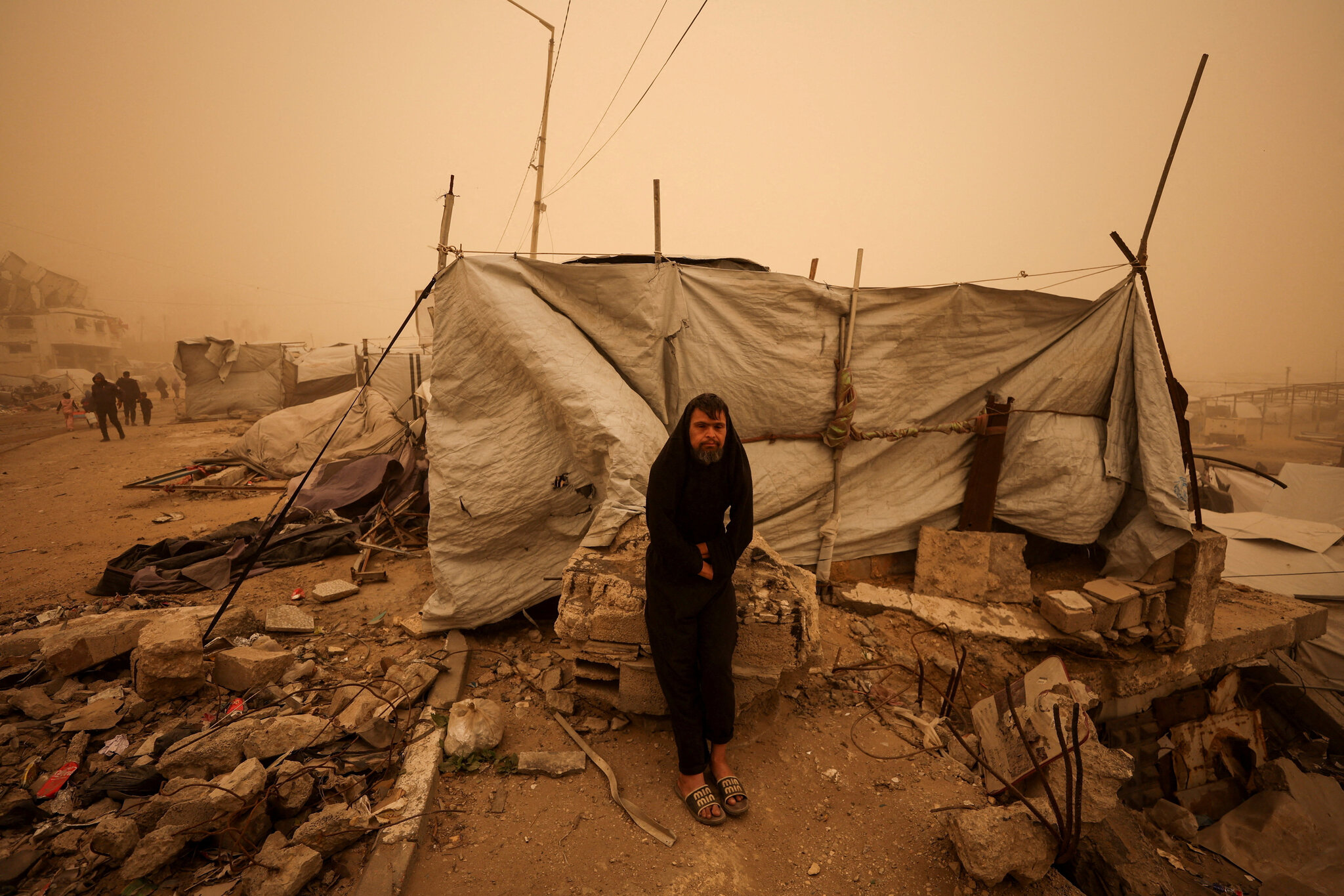 Sandstorm Batters Gaza, Slamming Makeshift Shelters