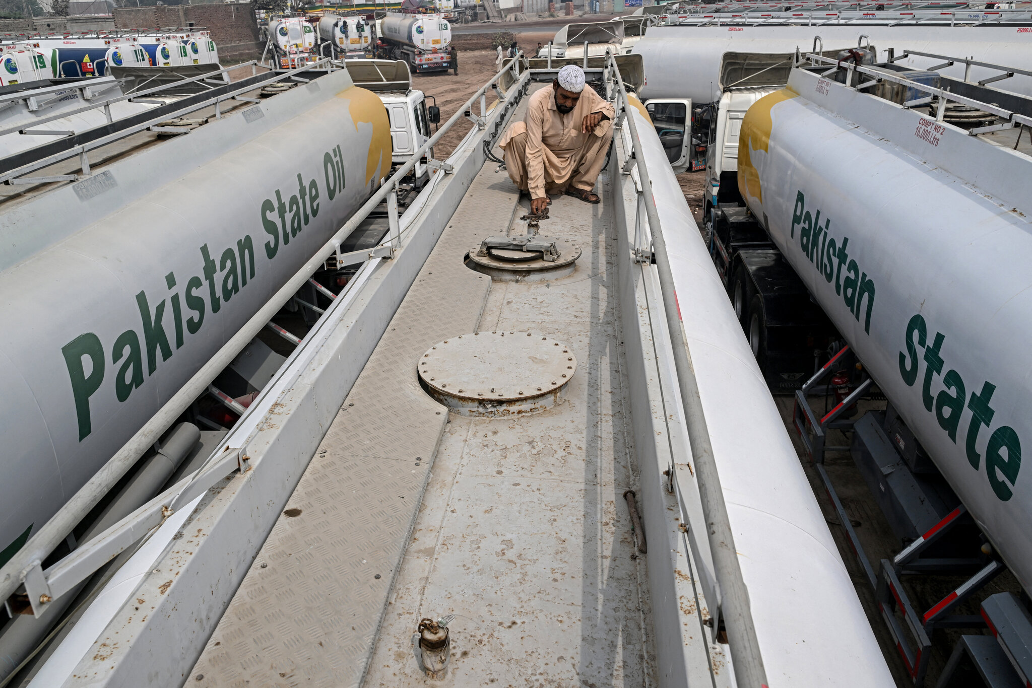 Surge in Oil Prices Shakes Pakistan’s Already Fragile Economy