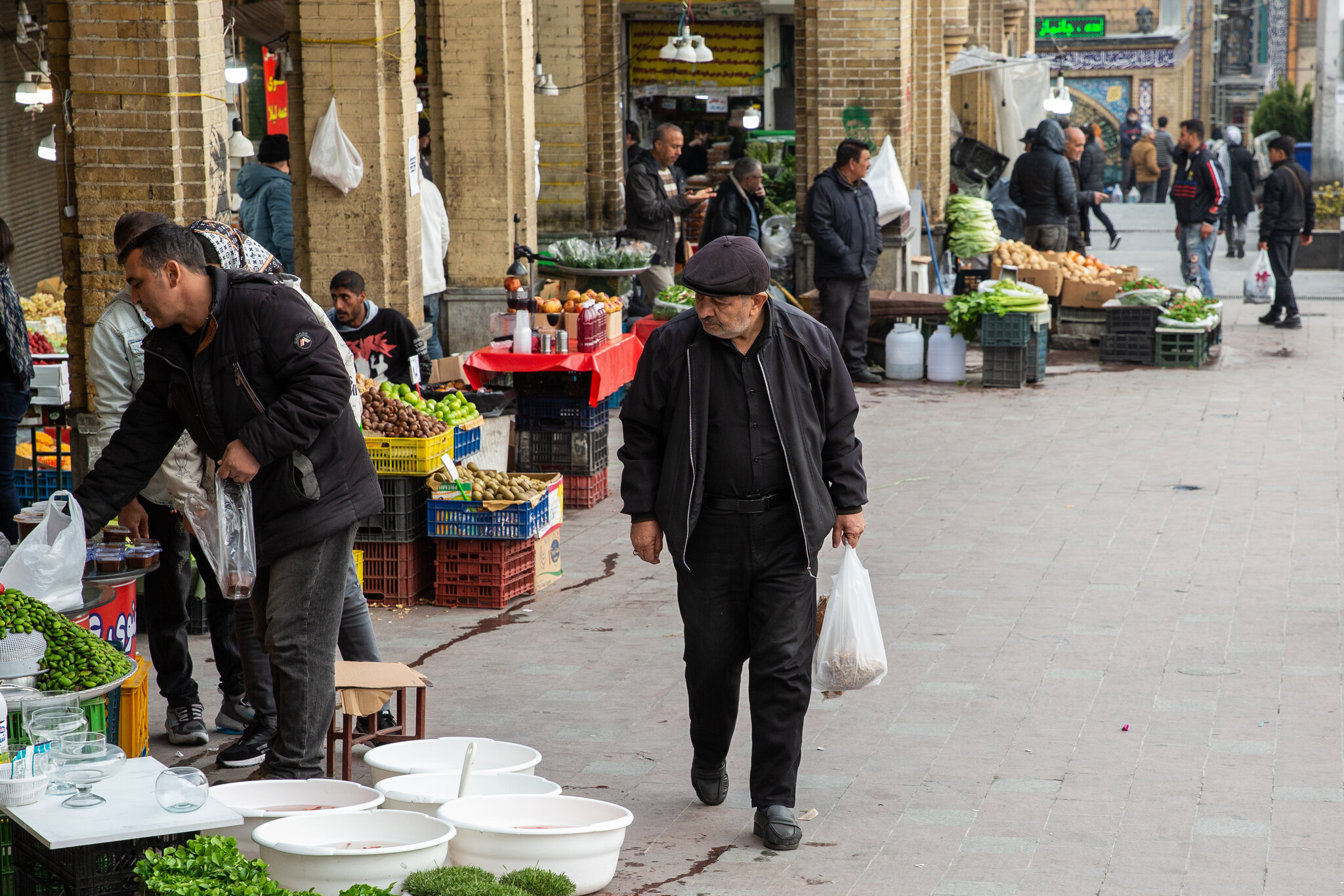 Tehran Seems Largely Empty, as Many Flee and Others Weary of the Fighting