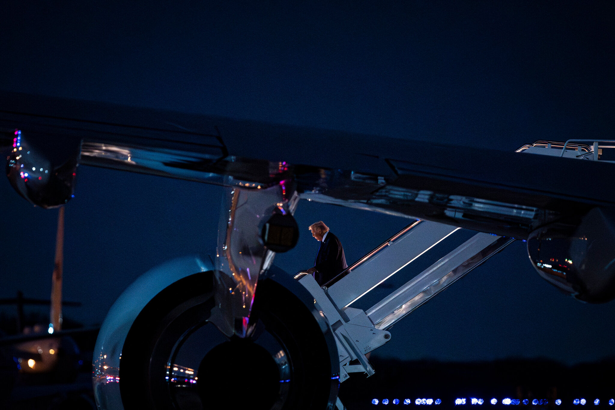 For Trump, a Promised Economic Boom Collides With the Costs of War