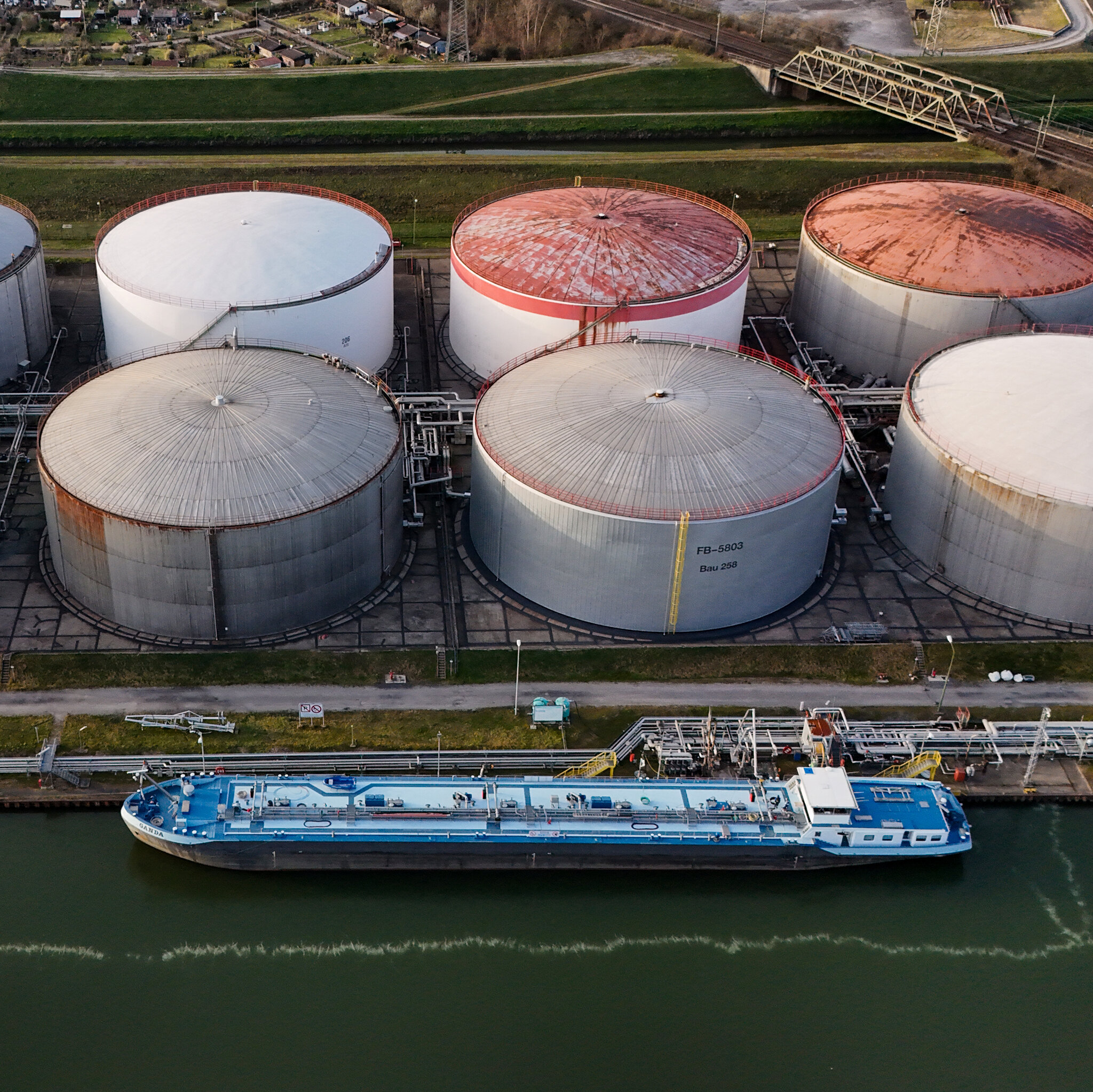 Oil Tops $106 a Barrel as Worries Persist About Global Supplies