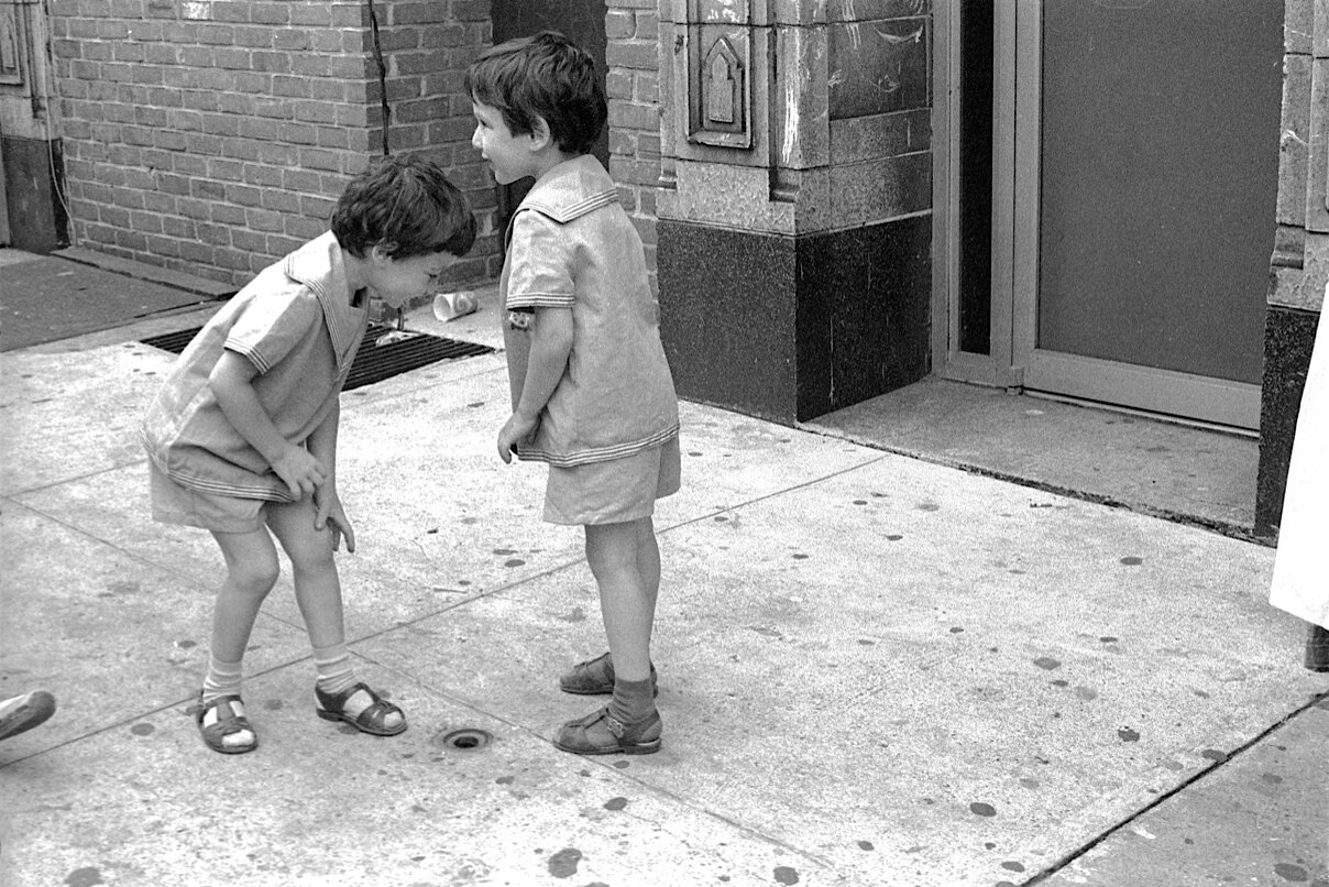 Carol Kitman, 96, Dies; Photographer Documented the Vindman Twins