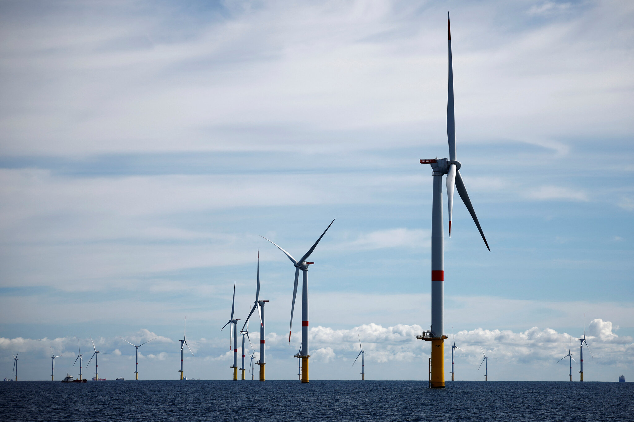 Trump Officials Weigh New $1 Billion Deal to Stop Offshore Wind Farms