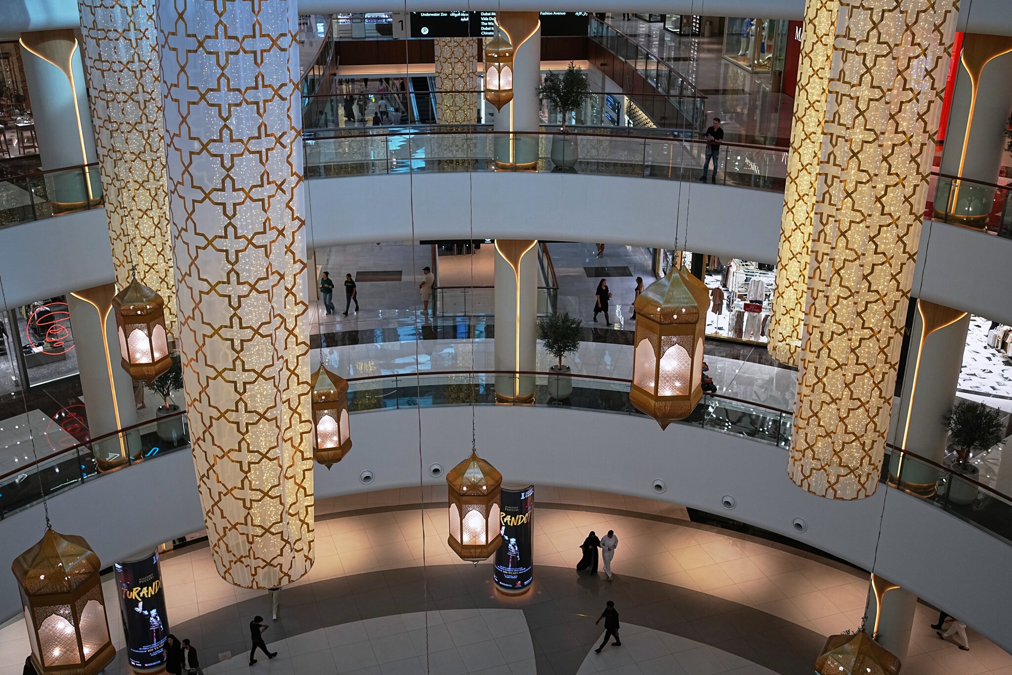 In Dubai, the World’s Luxury Brands Face a Wartime Crisis