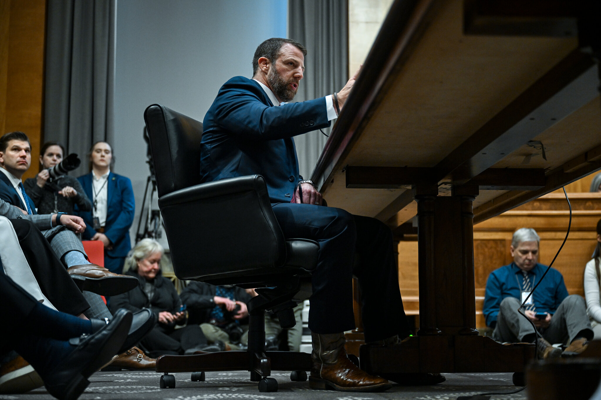 Mullin’s Softer Tone at Hearing Underscores G.O.P. Shift on Immigration