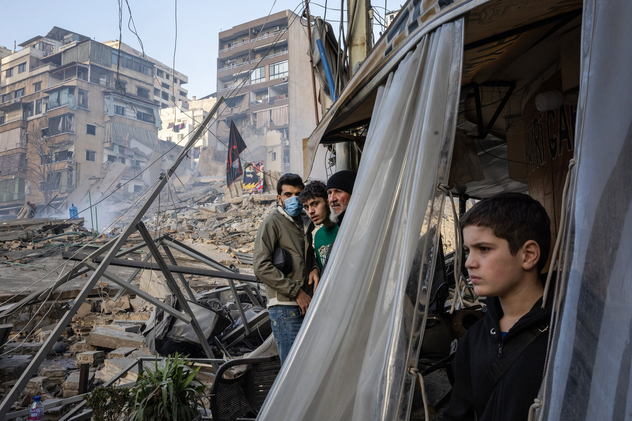A Cafe on the Edge of Destruction