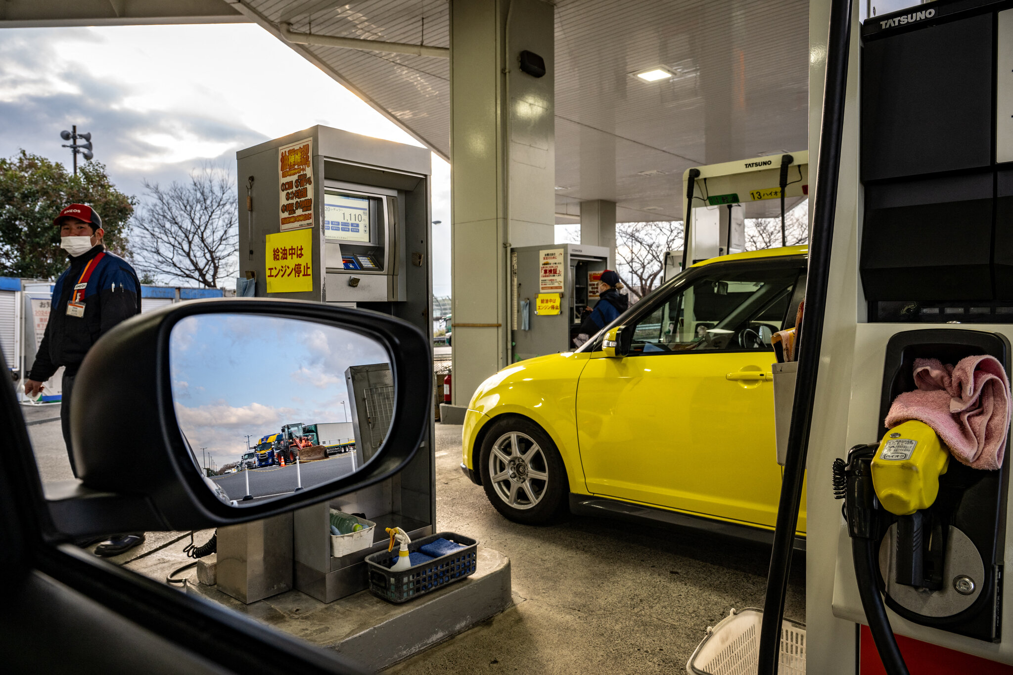 Gas Prices in Japan Hit Record High, Testing Leader’s Cost-of-Living Pledge