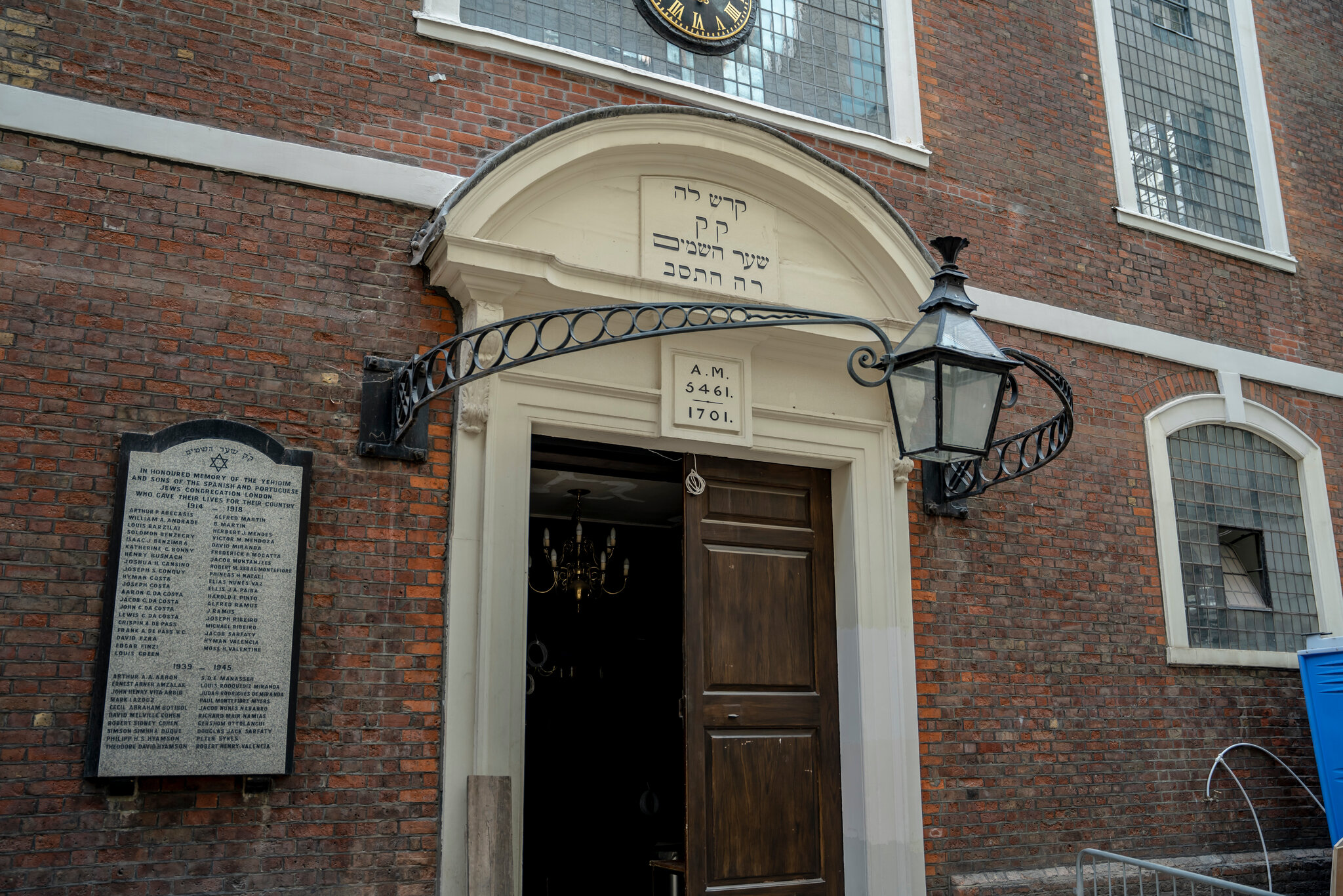2 Men Charged With Spying for Iran on Britain’s Oldest Synagogue