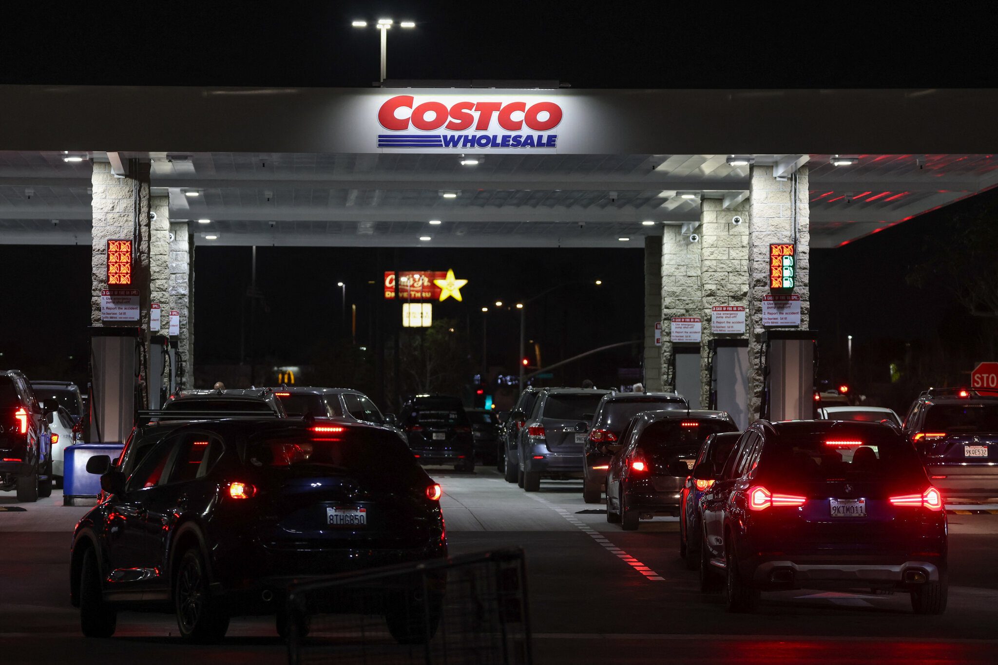 Average Gasoline Price Hits $4 in U.S., a ‘Headache’ for Drivers and Trump