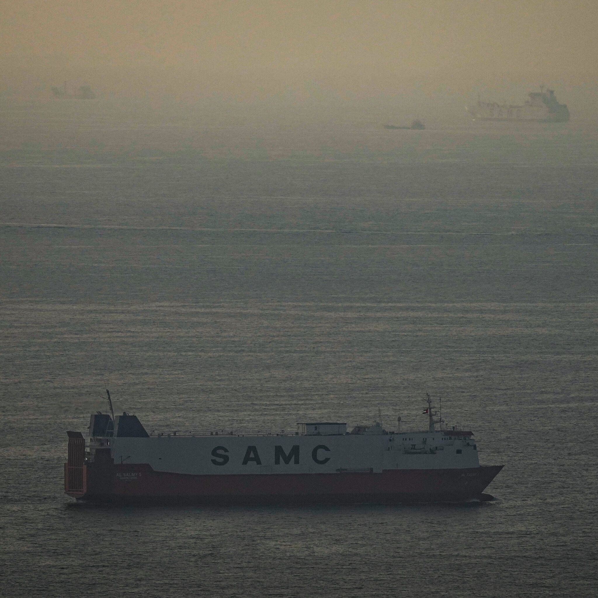 U.S. Steps Up Attacks to Clear the Strait of Hormuz