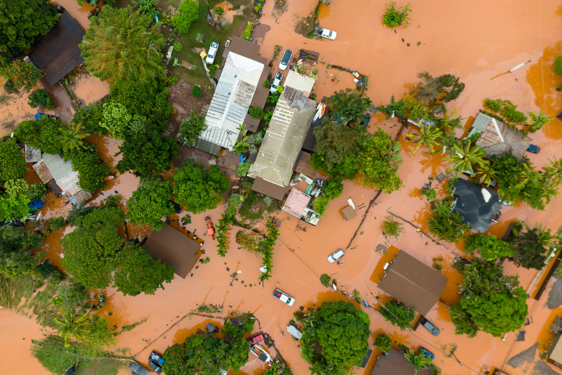 Maui Braces for Storm as Oahu Lifts Evacuation Orders