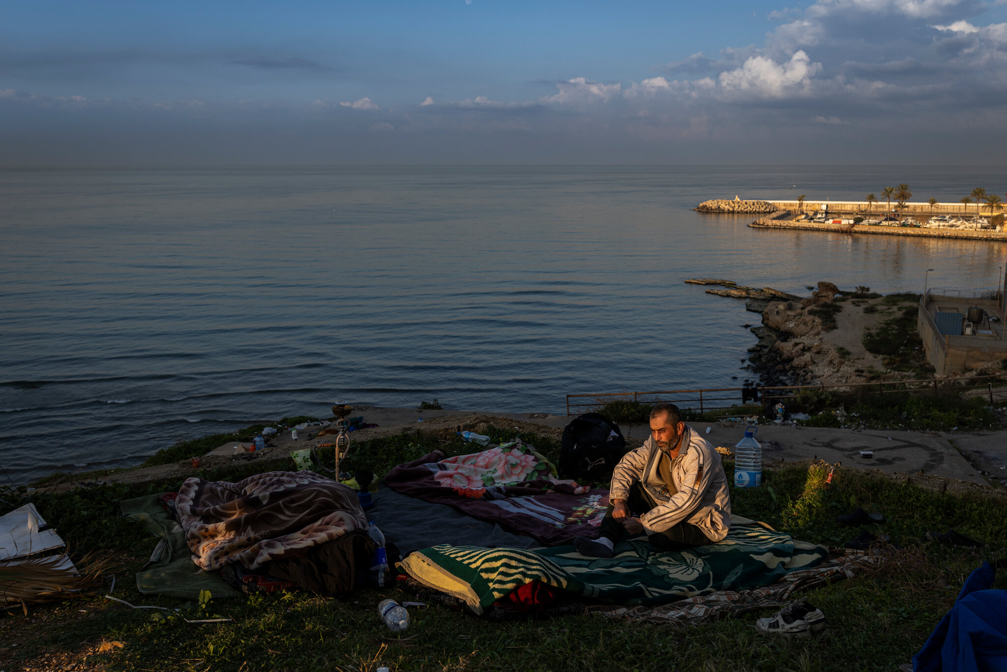 On Beirut’s Waterfront, Loss Meets Life, and Luxury, Amid War