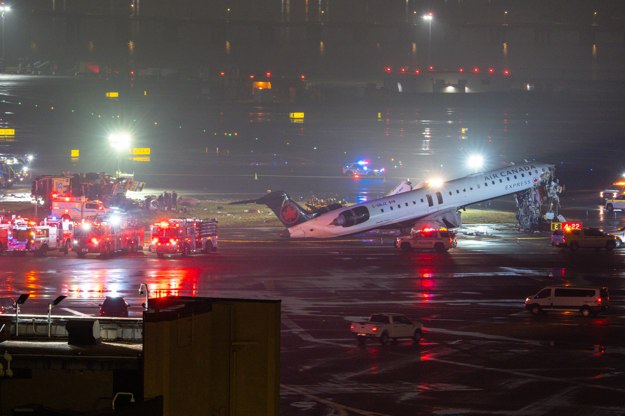 A Deadly Collision at LaGuardia Airport, and Trump Postpones Strait of Hormuz Deadline
