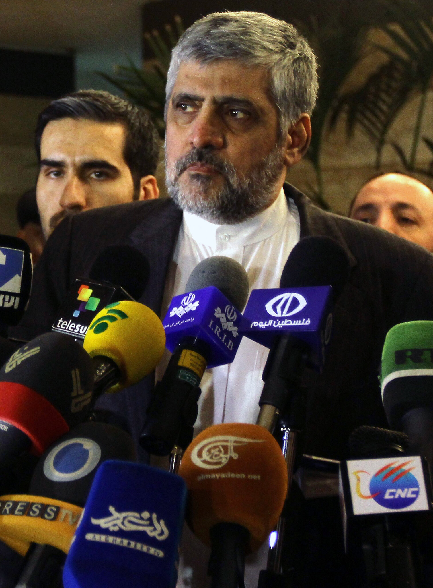 Lebanon Expels Iranian Envoy as Rift With Tehran Deepens
