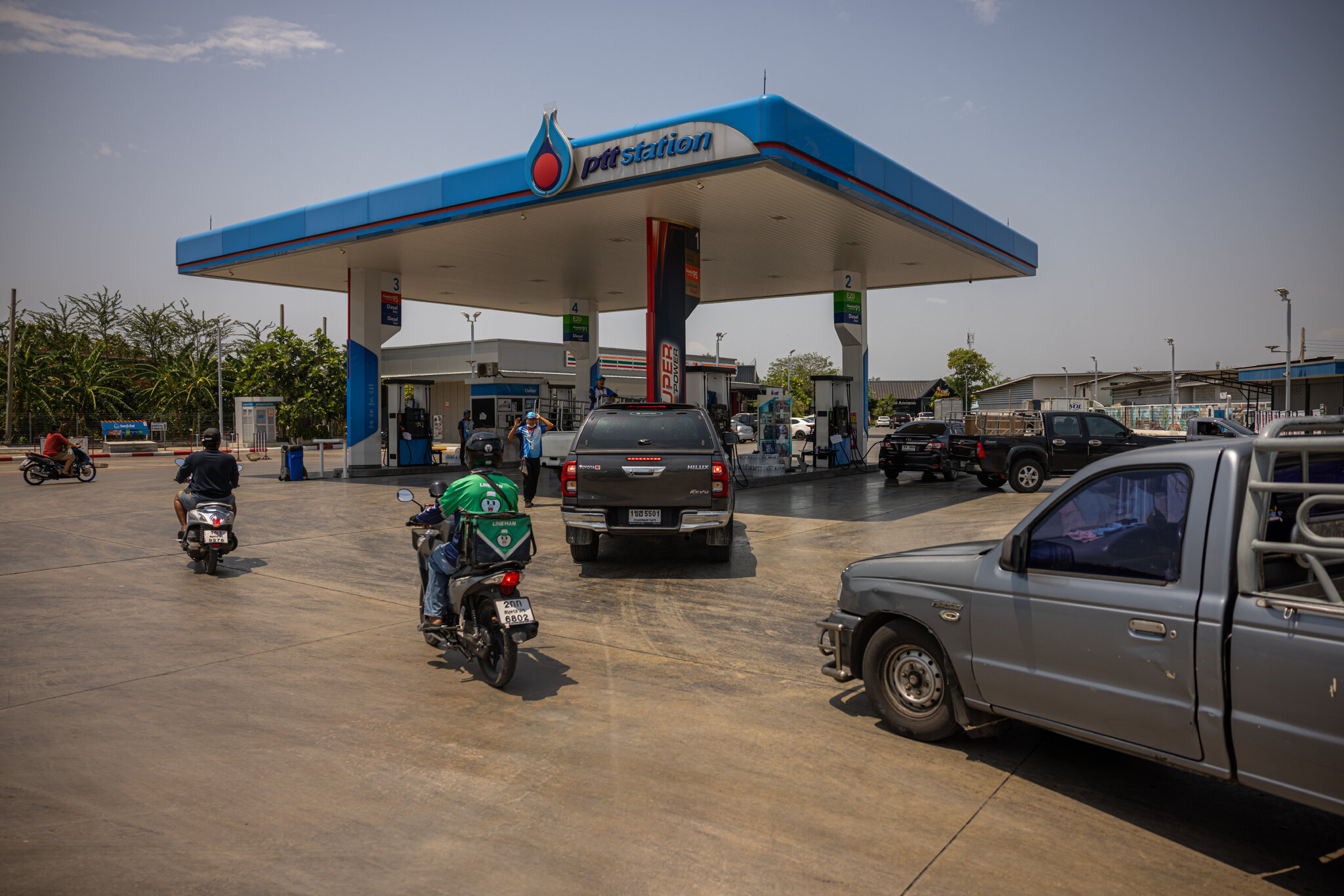 Oil Prices Rise a Day After 10% Plunge