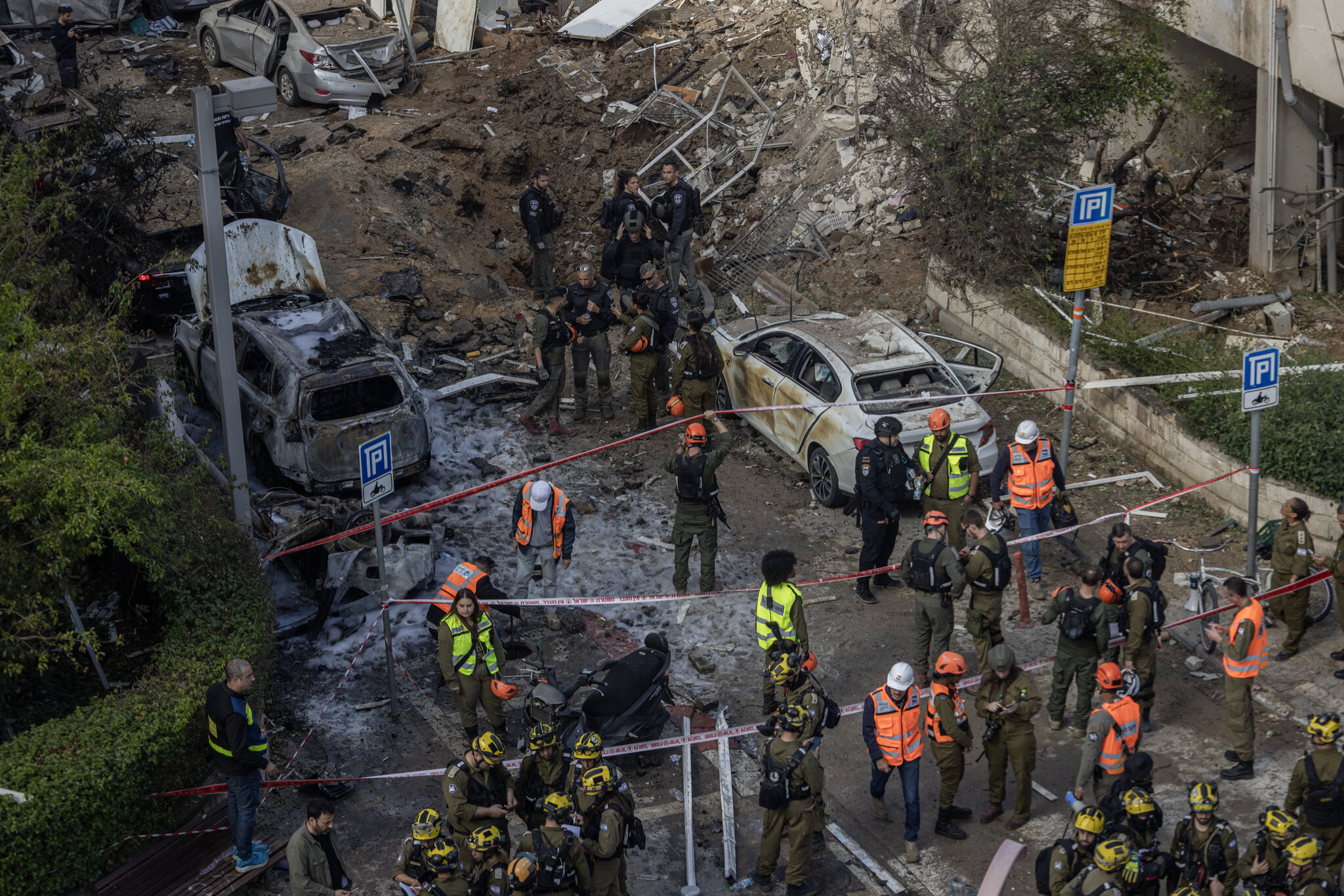 Iran War Live Updates: Israel Reports Missile Damage in Tel Aviv