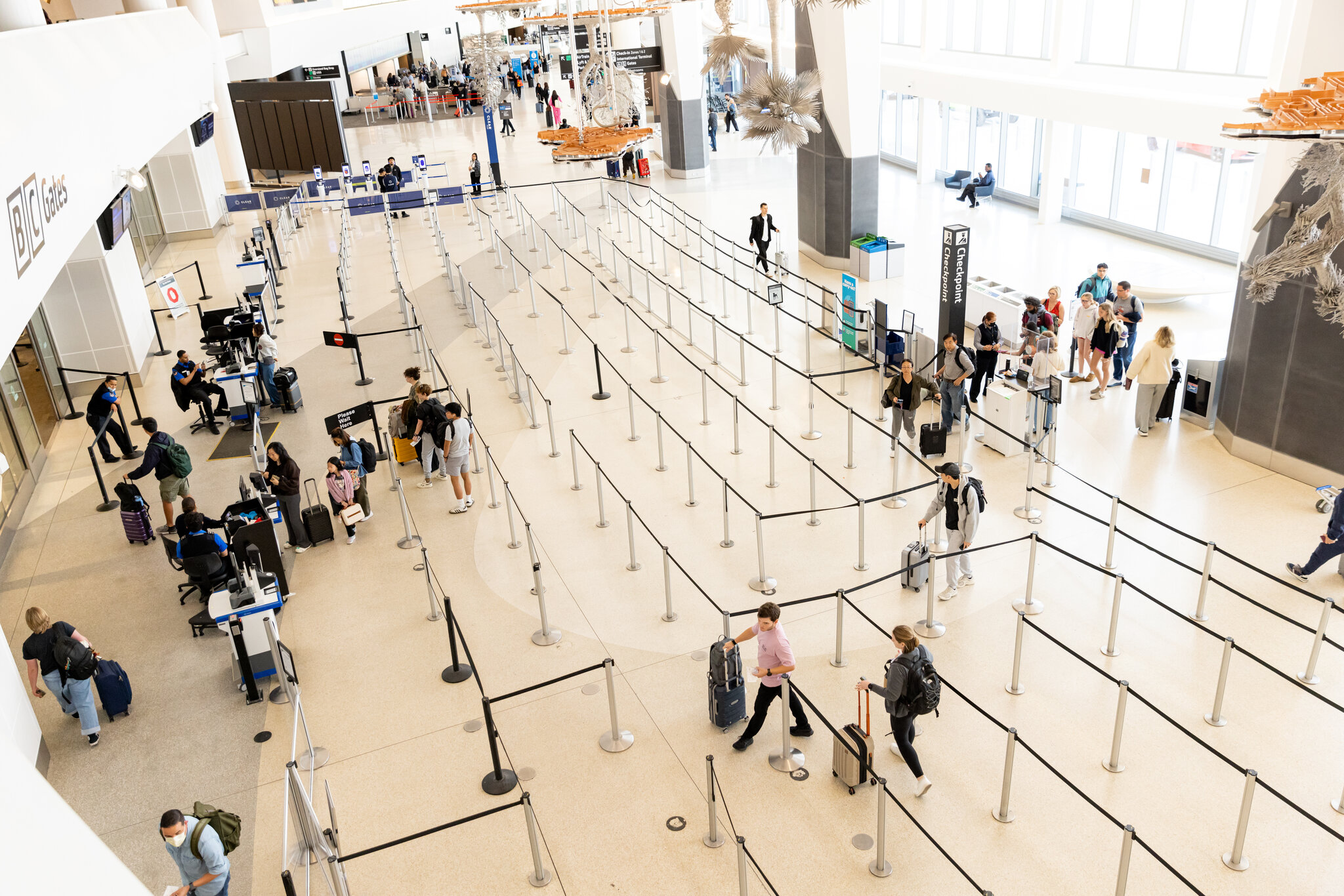 These Airports Don’t Use T.S.A. Your Current Wait: Minutes, Not Hours.