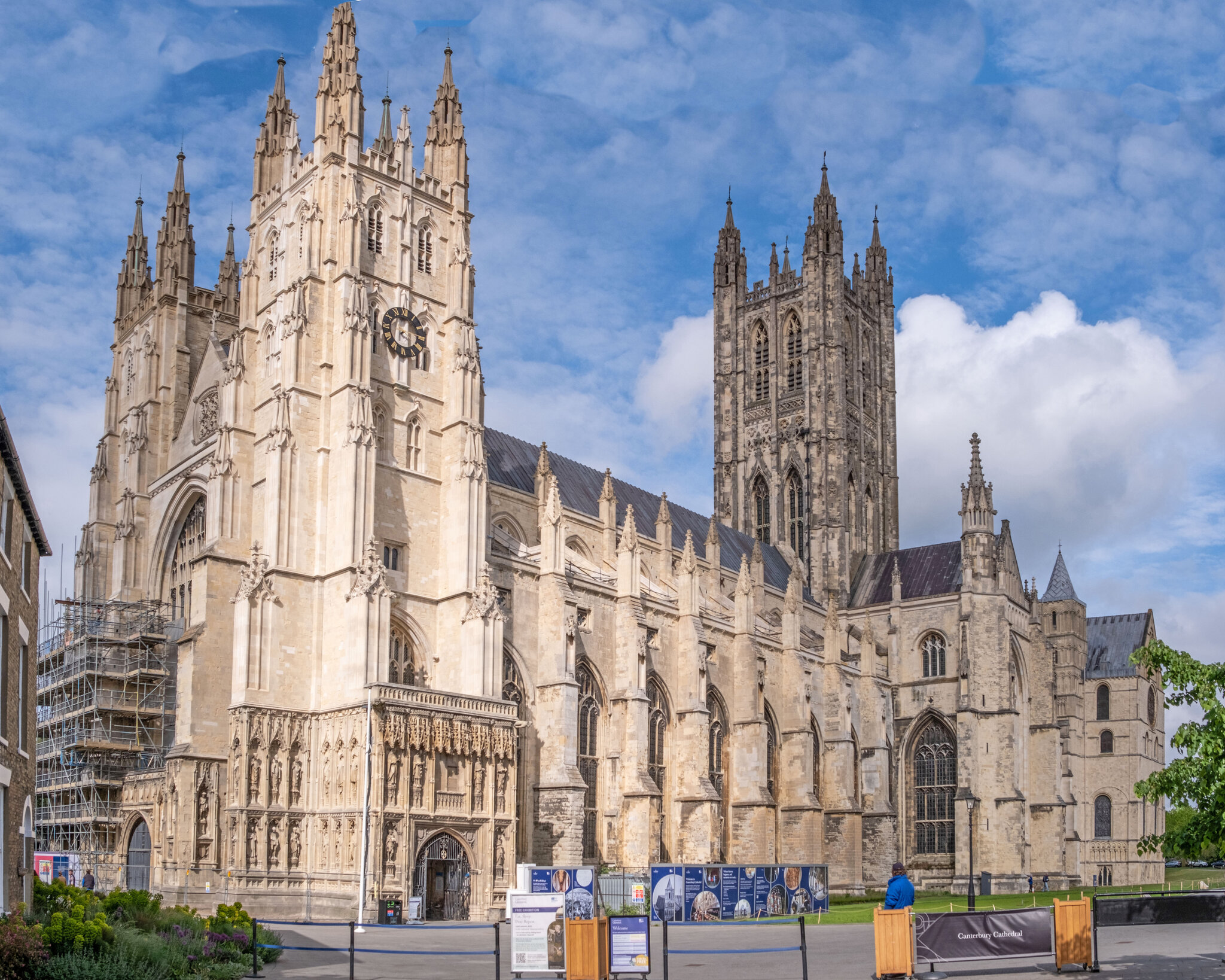 Chaucer, Murder, Pilgrims: What Do You Know About Canterbury and Its Archbishops?