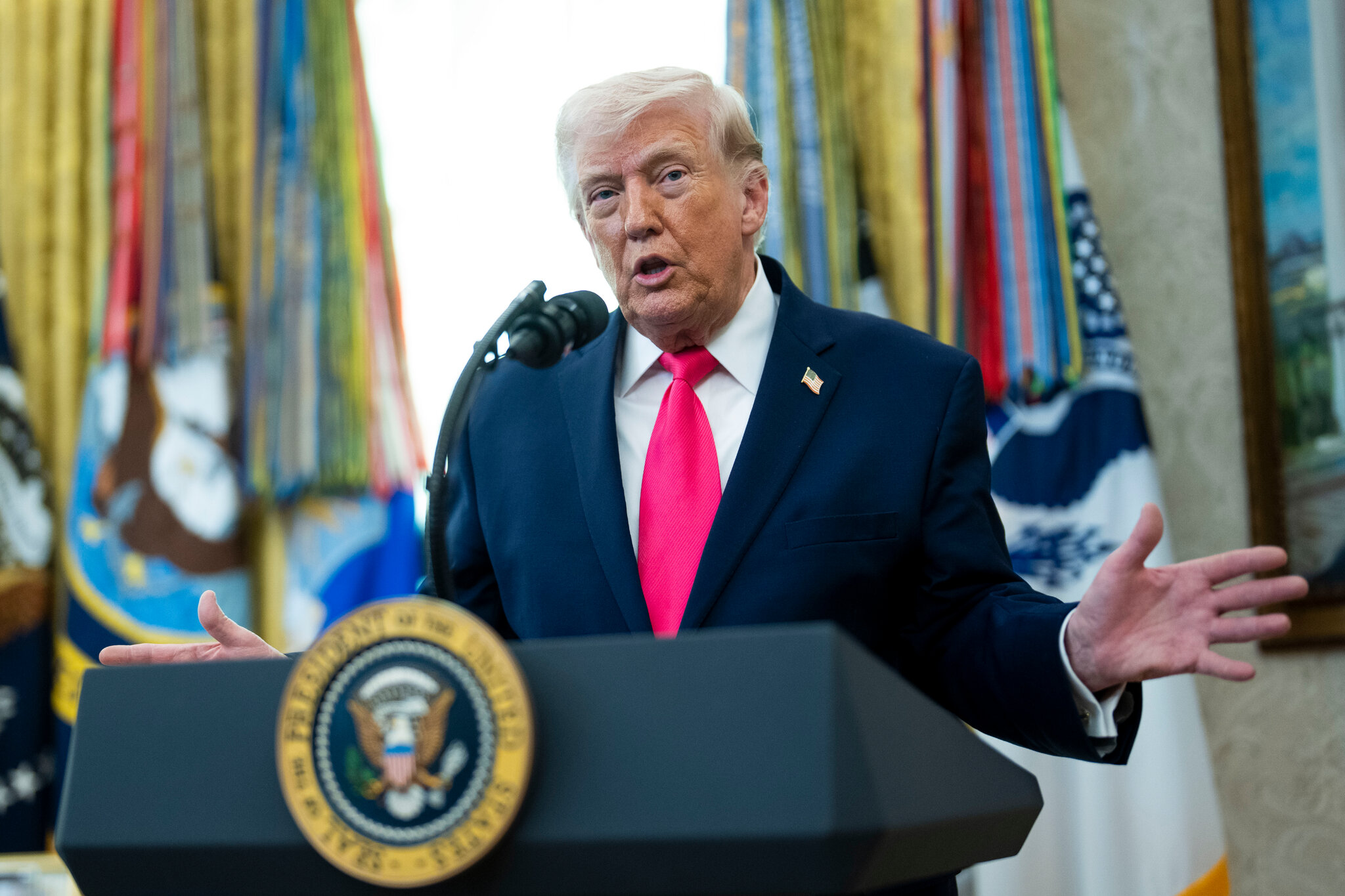 Oil Prices Tumble 6% as Trump Shows Eagerness to Talk to Iran