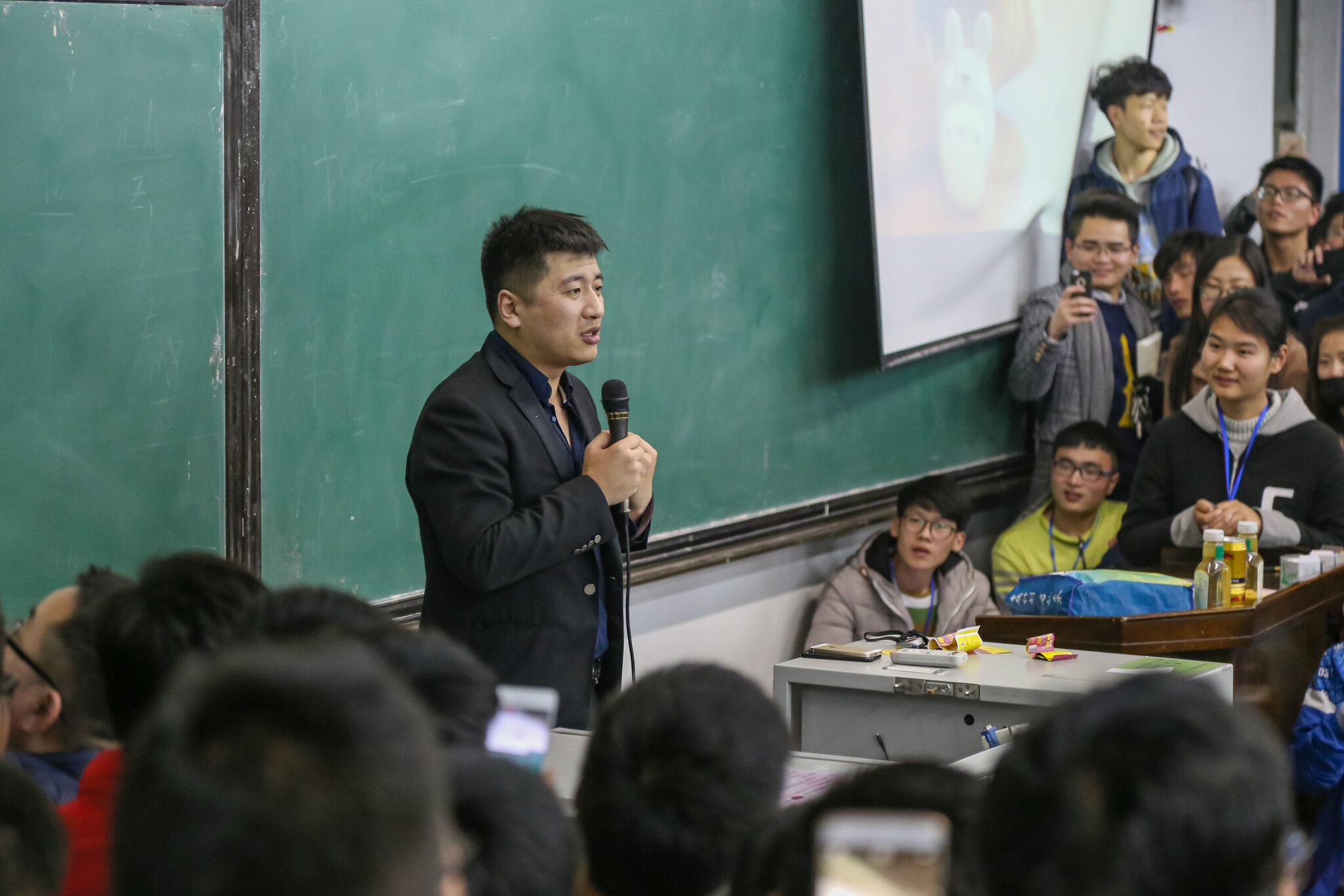 Chinese Education Influencer’s Sudden Death Prompts Grief, and Reflection