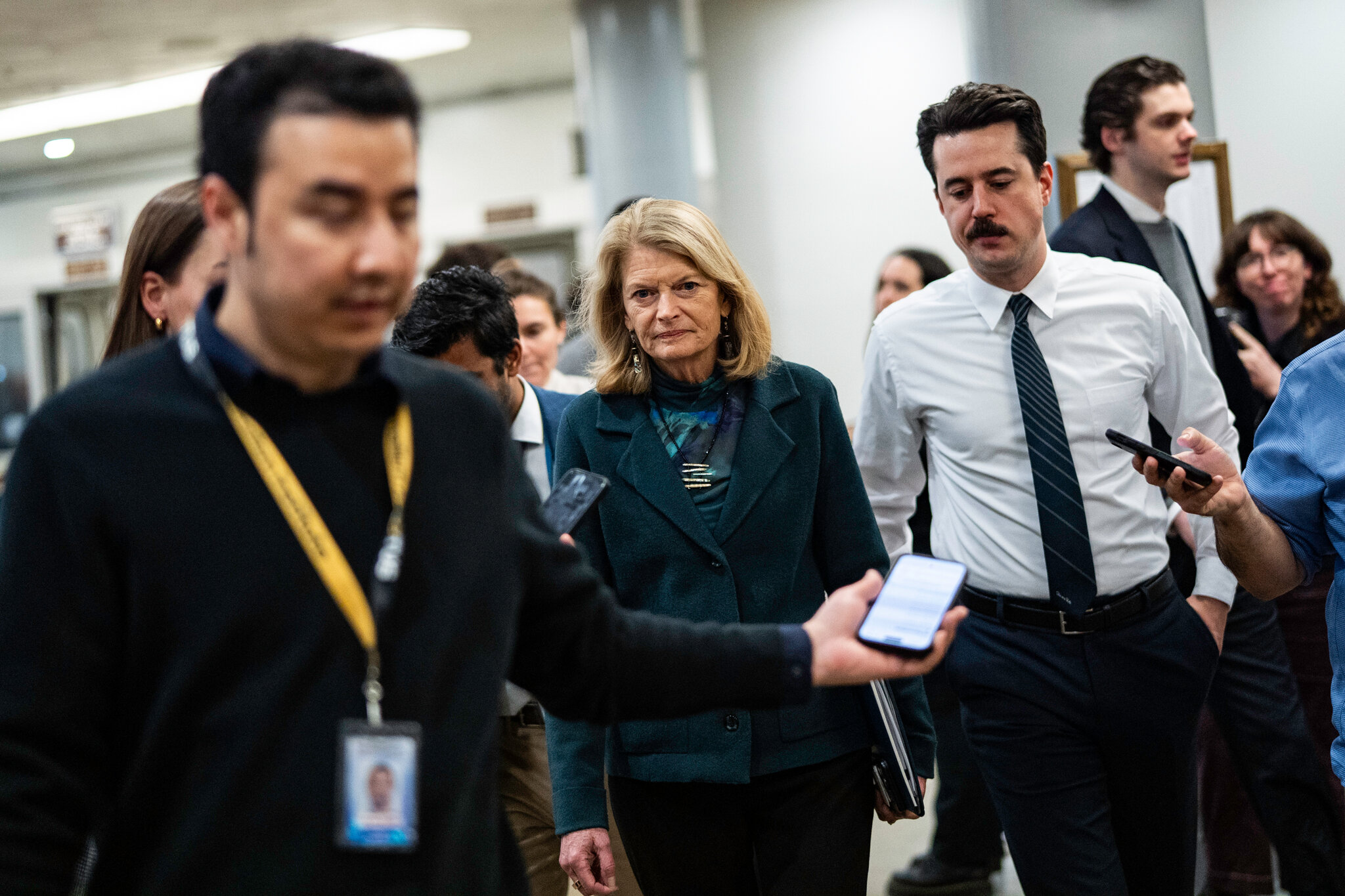 G.O.P. Senator Weighs Forcing Congress to Vote to Authorize the Iran War
