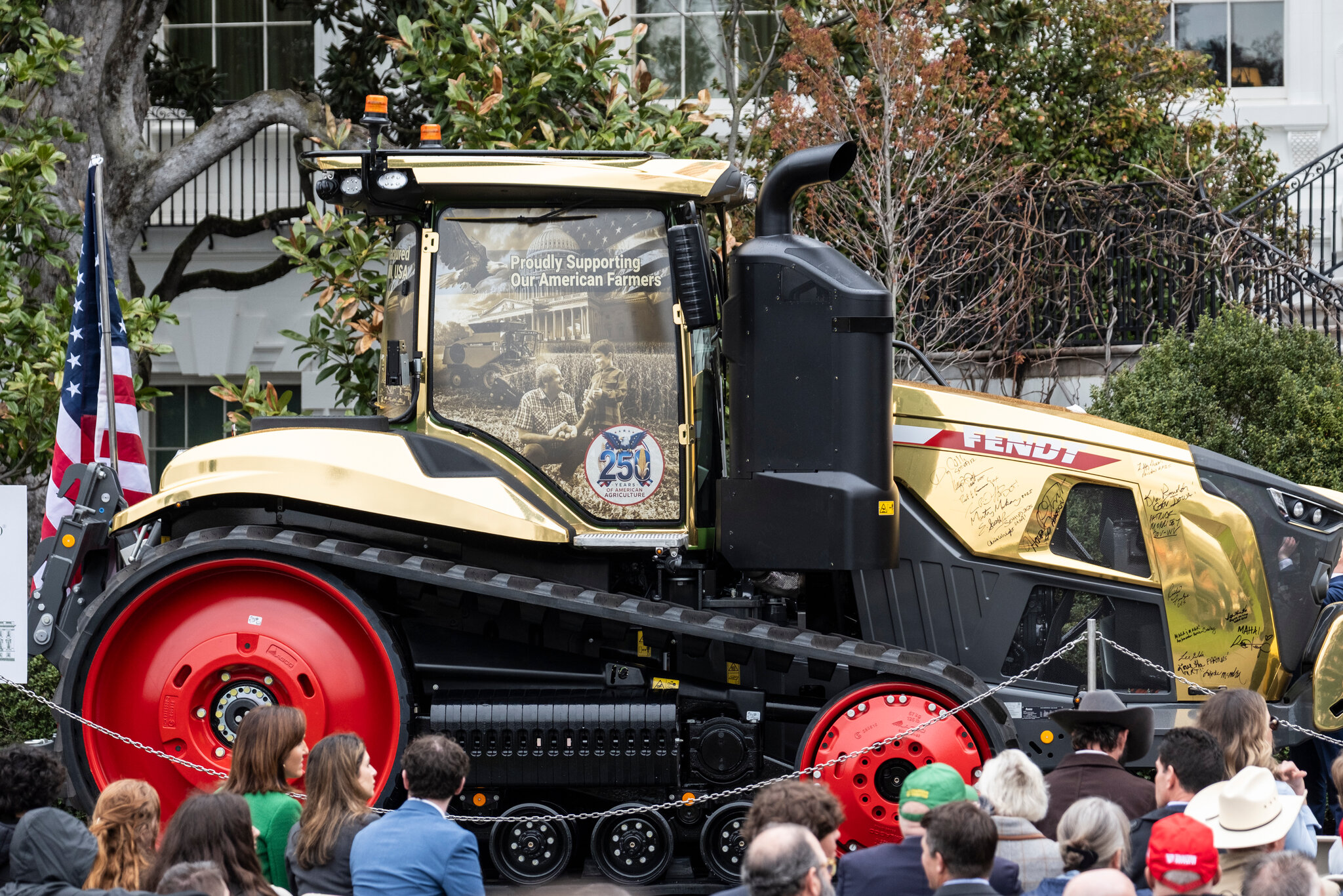 Trump Offers More Aid to Farmers, a Key Support Bloc Hurt by Tariffs and War