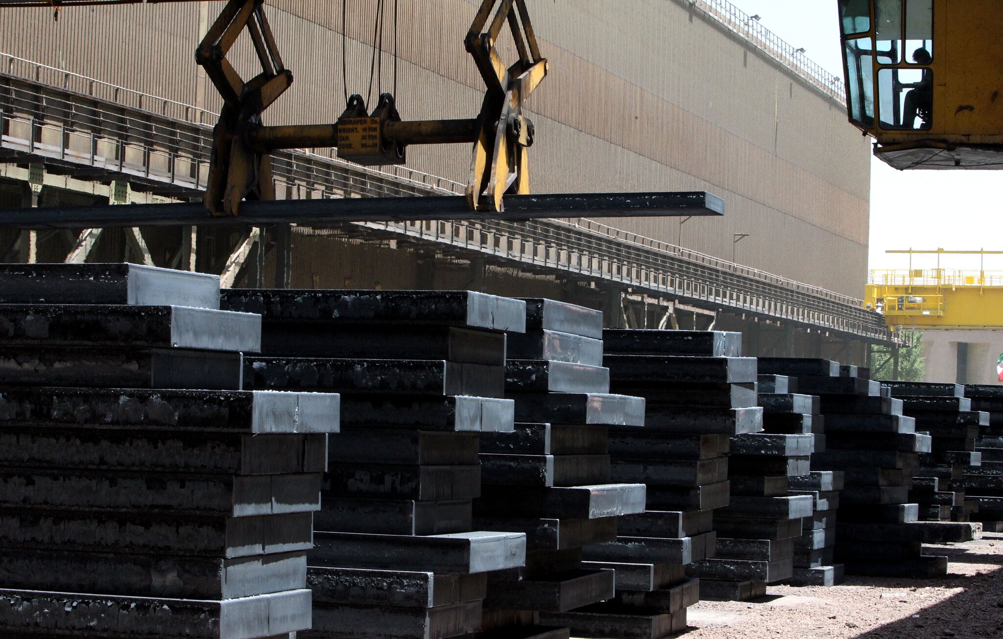Strikes on Iranian Industry Expand Blows to Civilian Economy