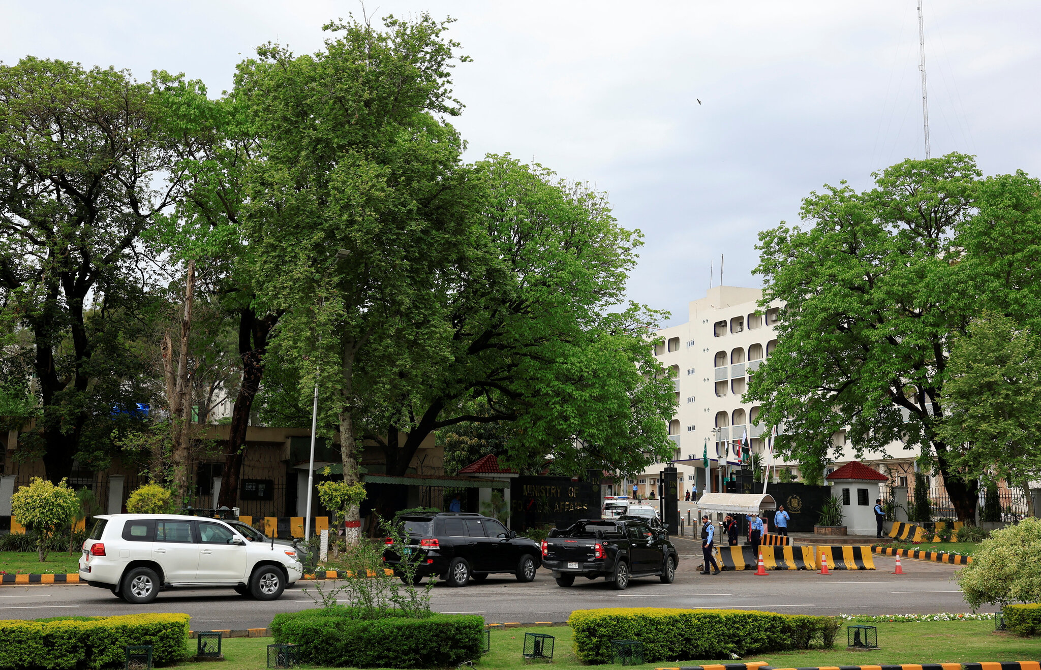 Regional officials meet in Pakistan to discuss the war in Iran.