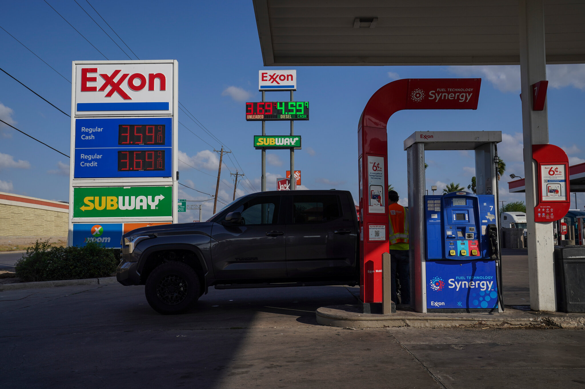 Americans Count Their Pennies at the Pump as the Iran War Grinds On