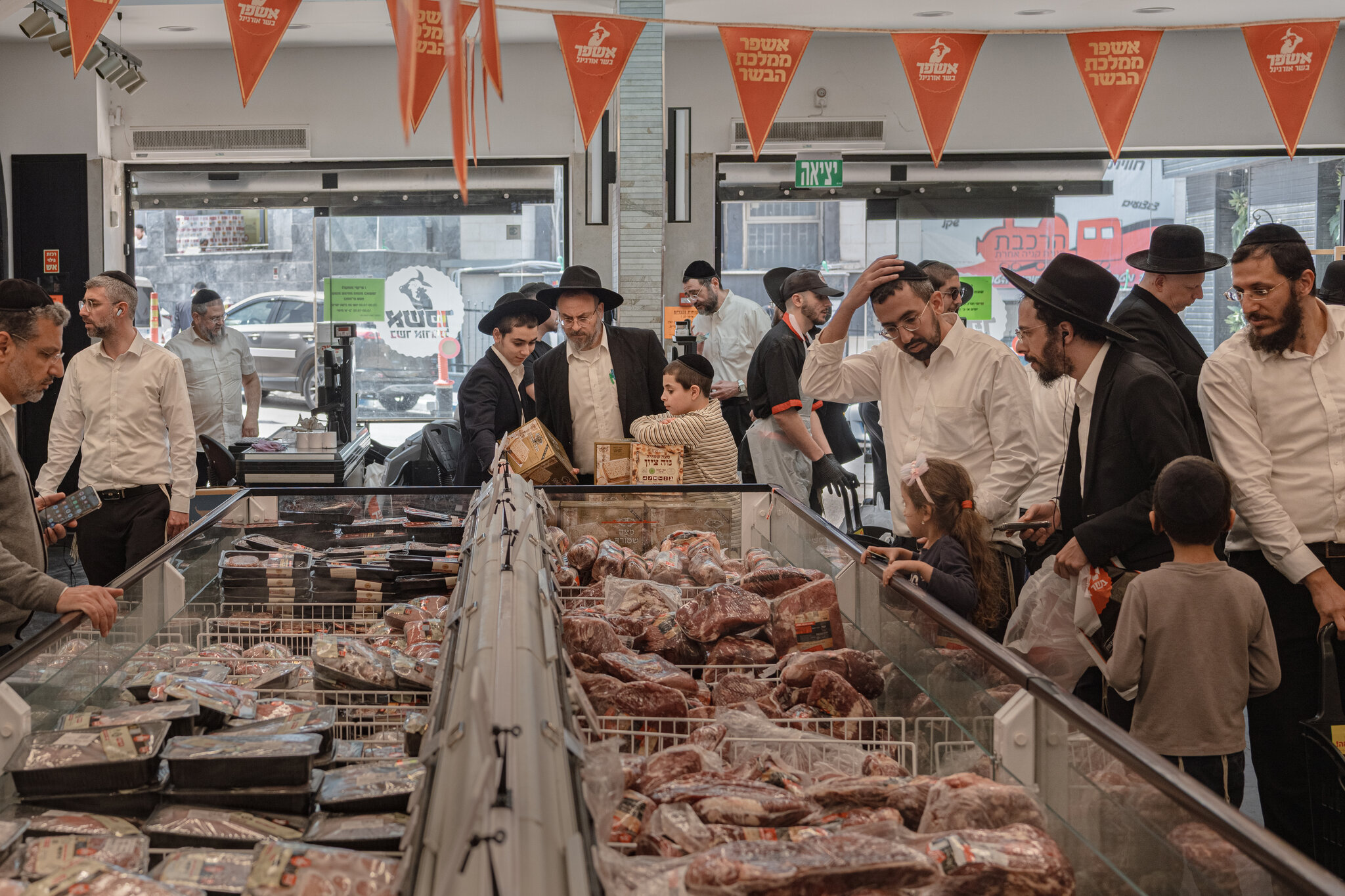 Israelis Prepare to Celebrate Passover in Shadow of War