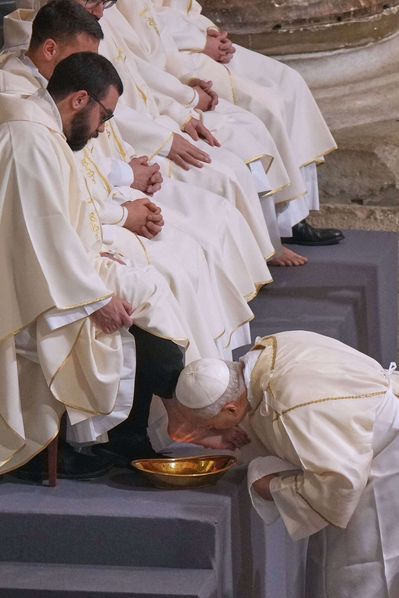 In a Holy Thursday Ritual, Pope Leo Returns to Tradition